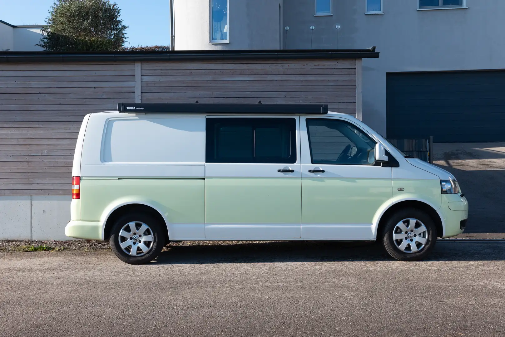 Volkswagen Transporter umgebaut zu einem Camper Verde - 2