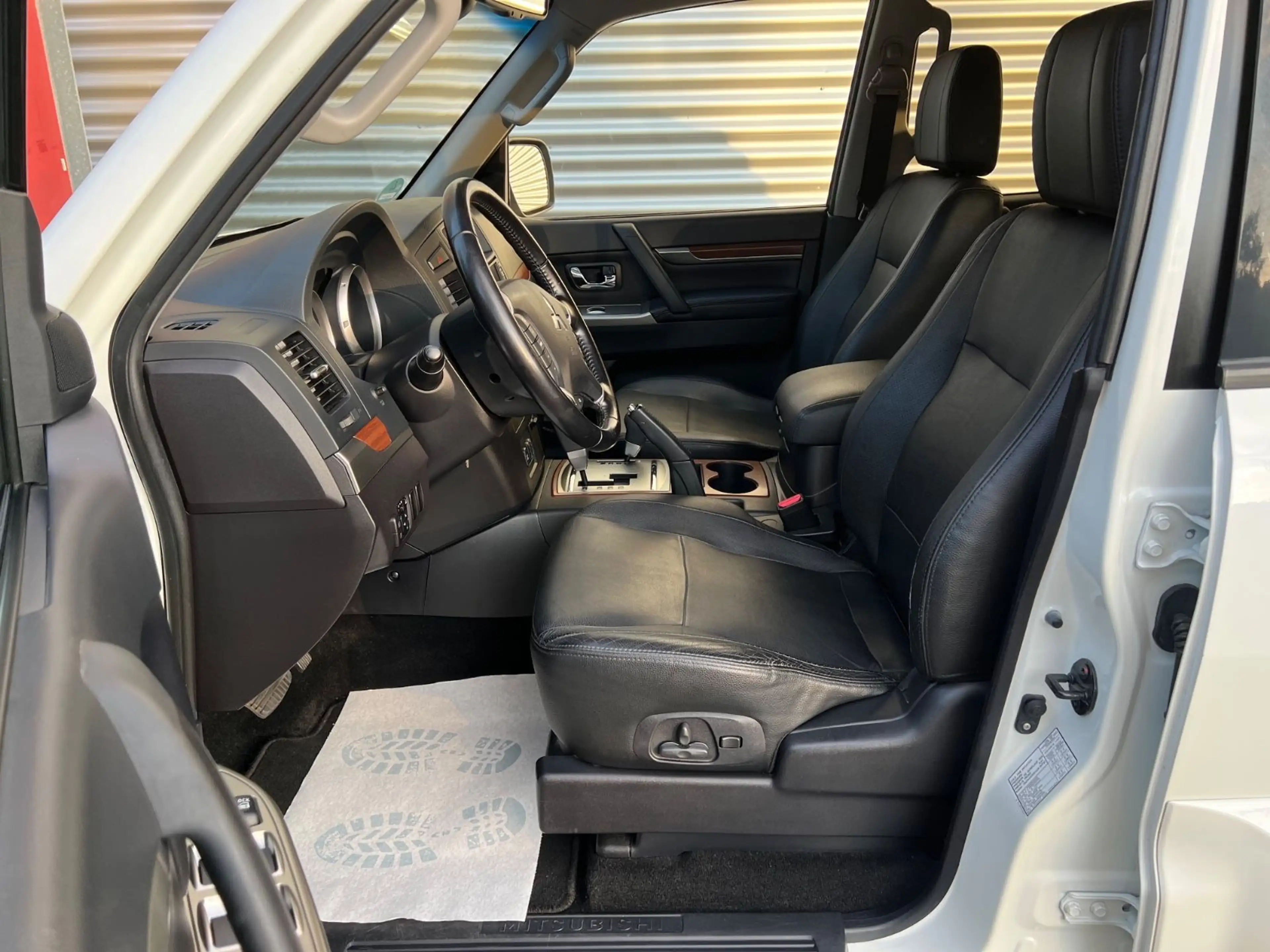 Mitsubishi Pajero 3,2 DI-D 4WD Instyle Autom.7Si*1Hand*VOLL — photo 11