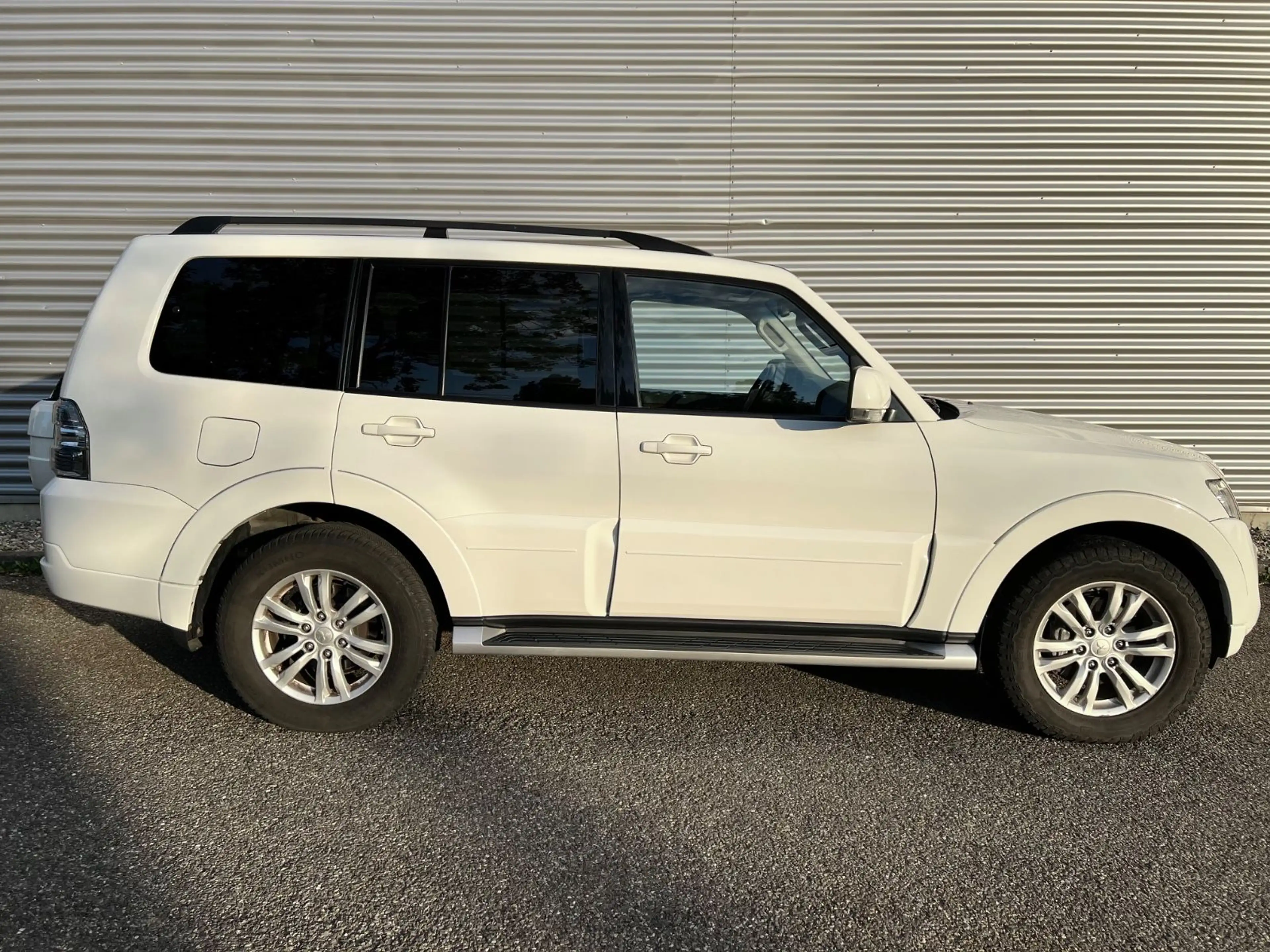 Mitsubishi Pajero 3,2 DI-D 4WD Instyle Autom.7Si*1Hand*VOLL — photo 2