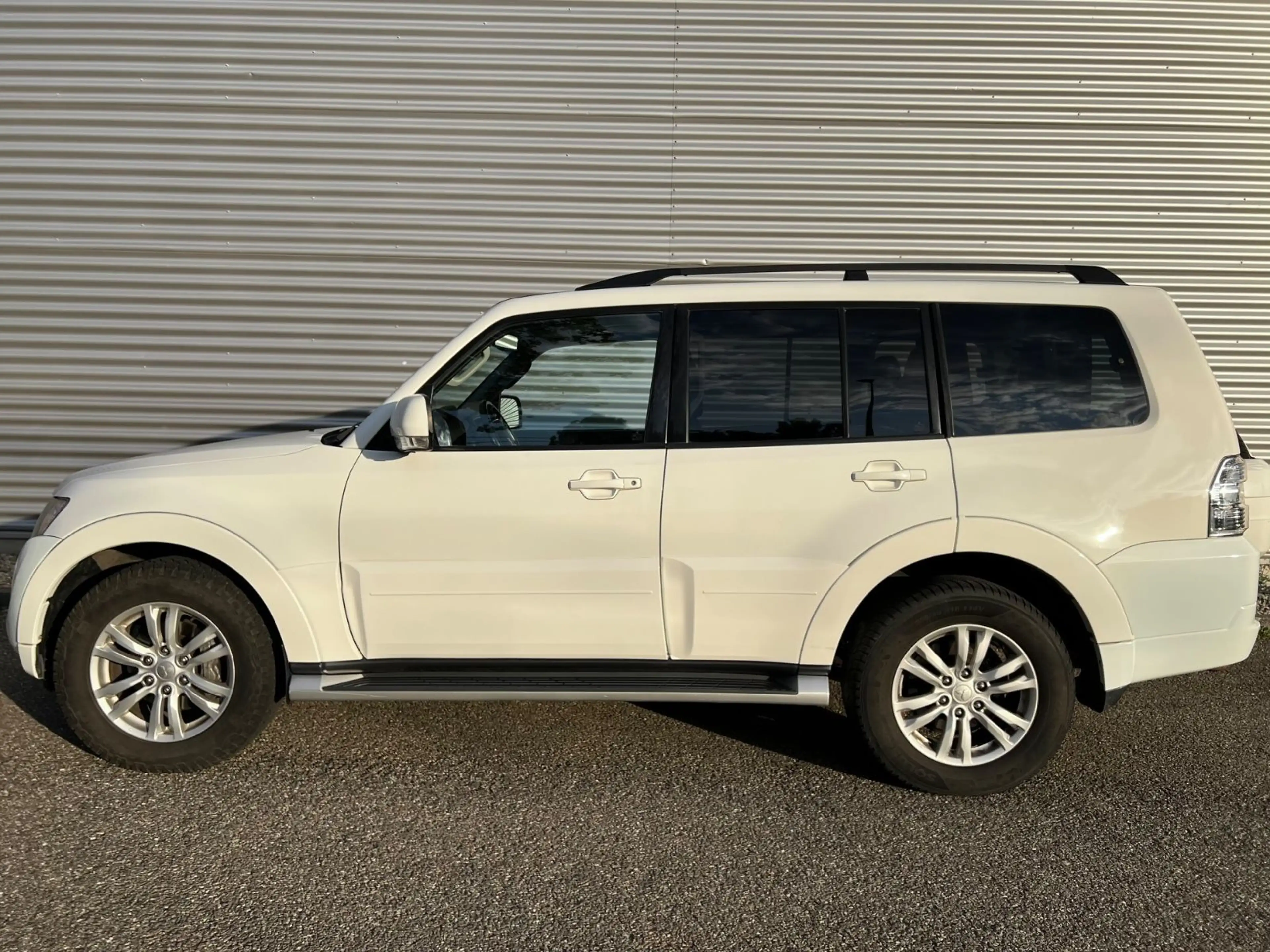 Mitsubishi Pajero 3,2 DI-D 4WD Instyle Autom.7Si*1Hand*VOLL — photo 6