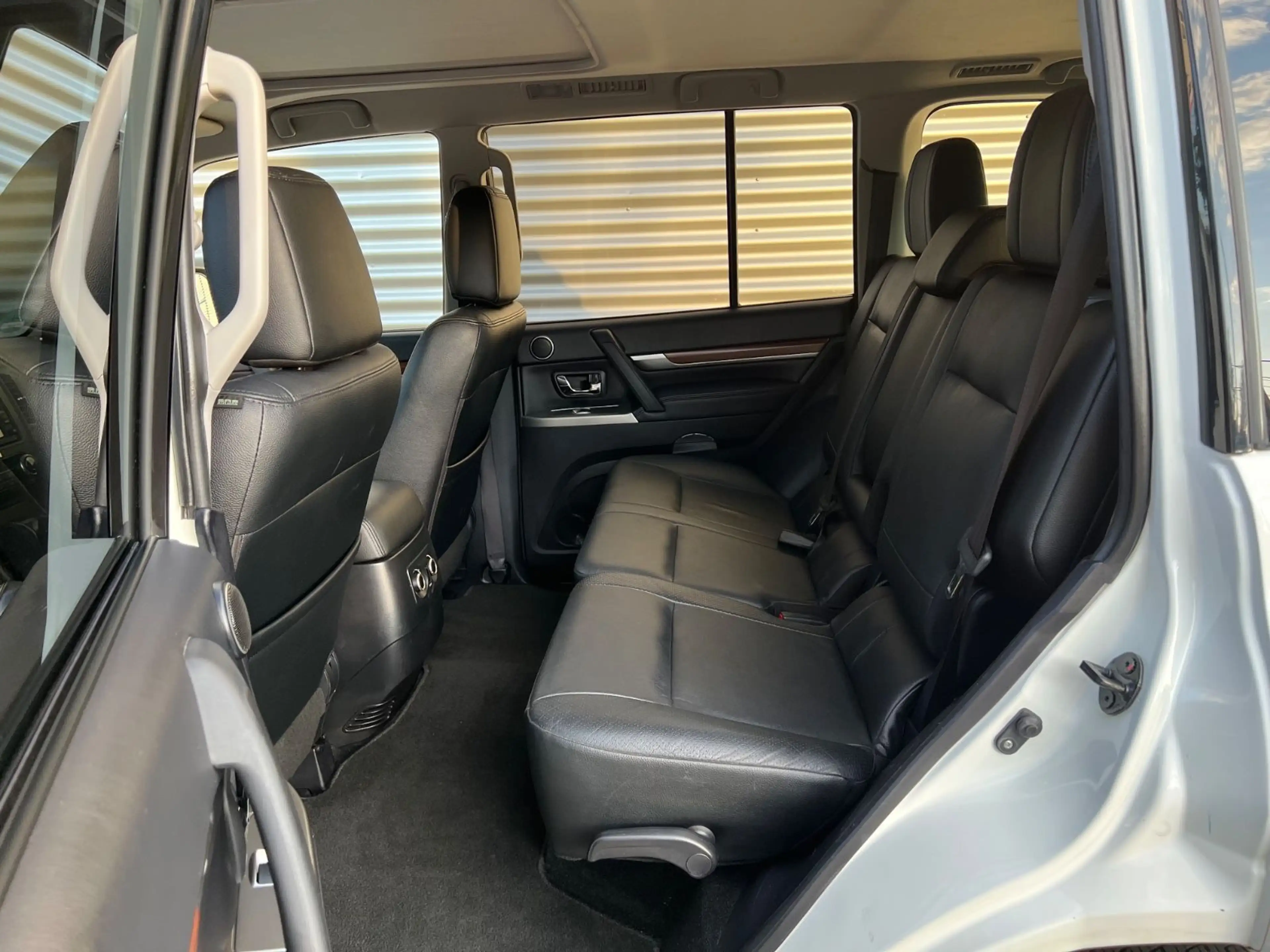 Mitsubishi Pajero 3,2 DI-D 4WD Instyle Autom.7Si*1Hand*VOLL — photo 12