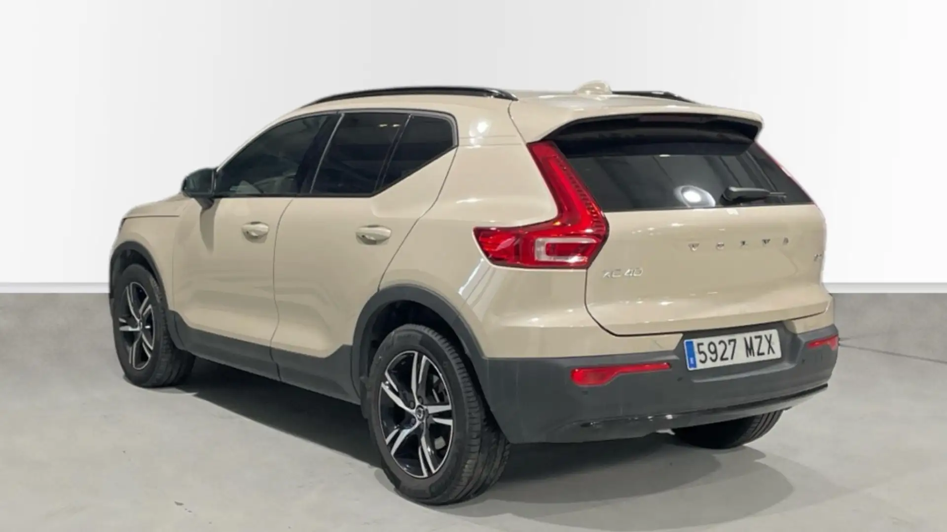 Volvo XC40 2.0 B3 PLUS DARK AUTO 5P - 2