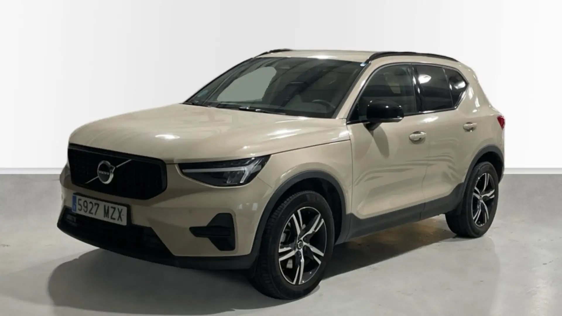 Volvo XC40 2.0 B3 PLUS DARK AUTO 5P - 1