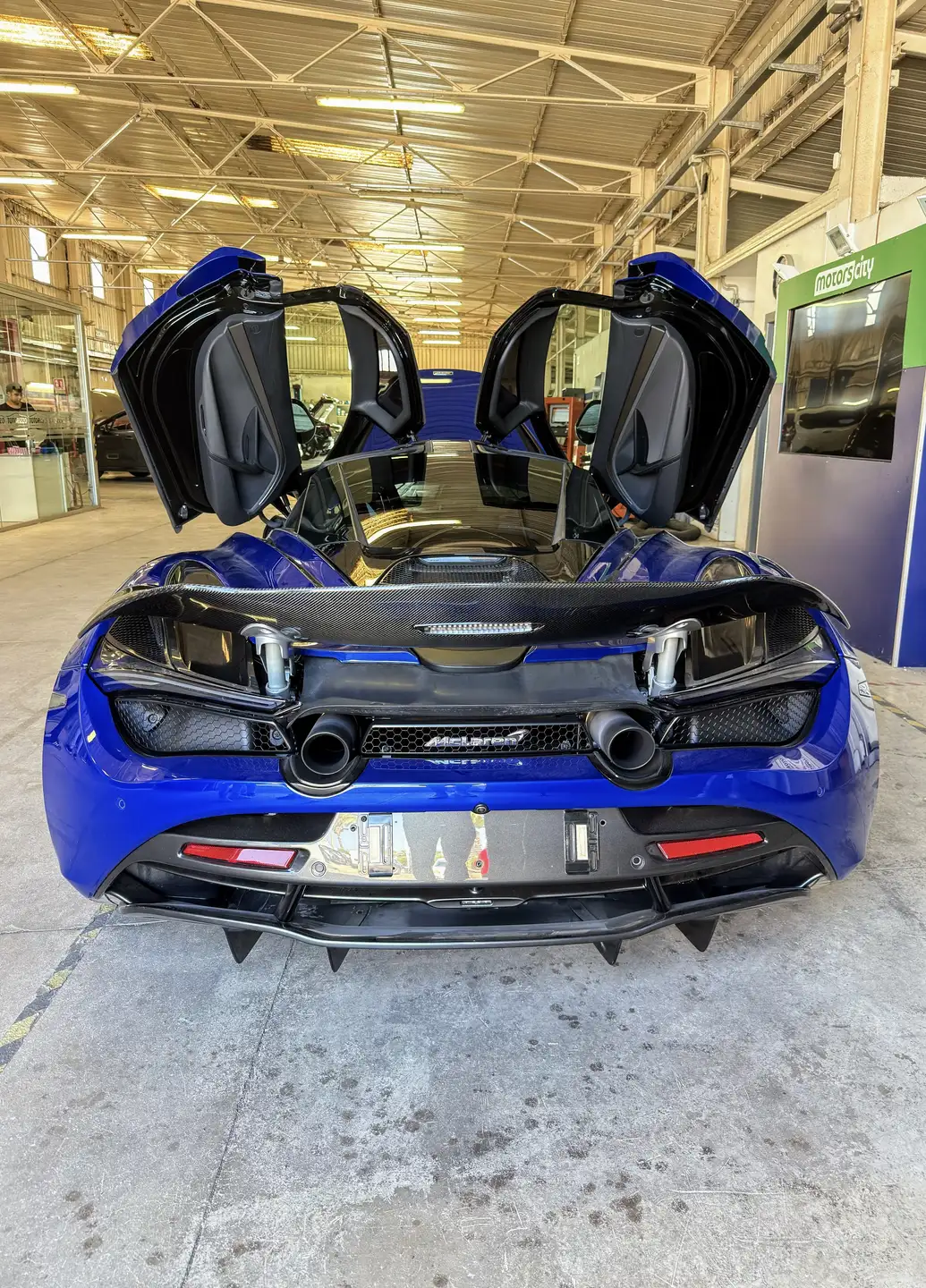 맥라렌 720S 720 2019 블루 사진 3