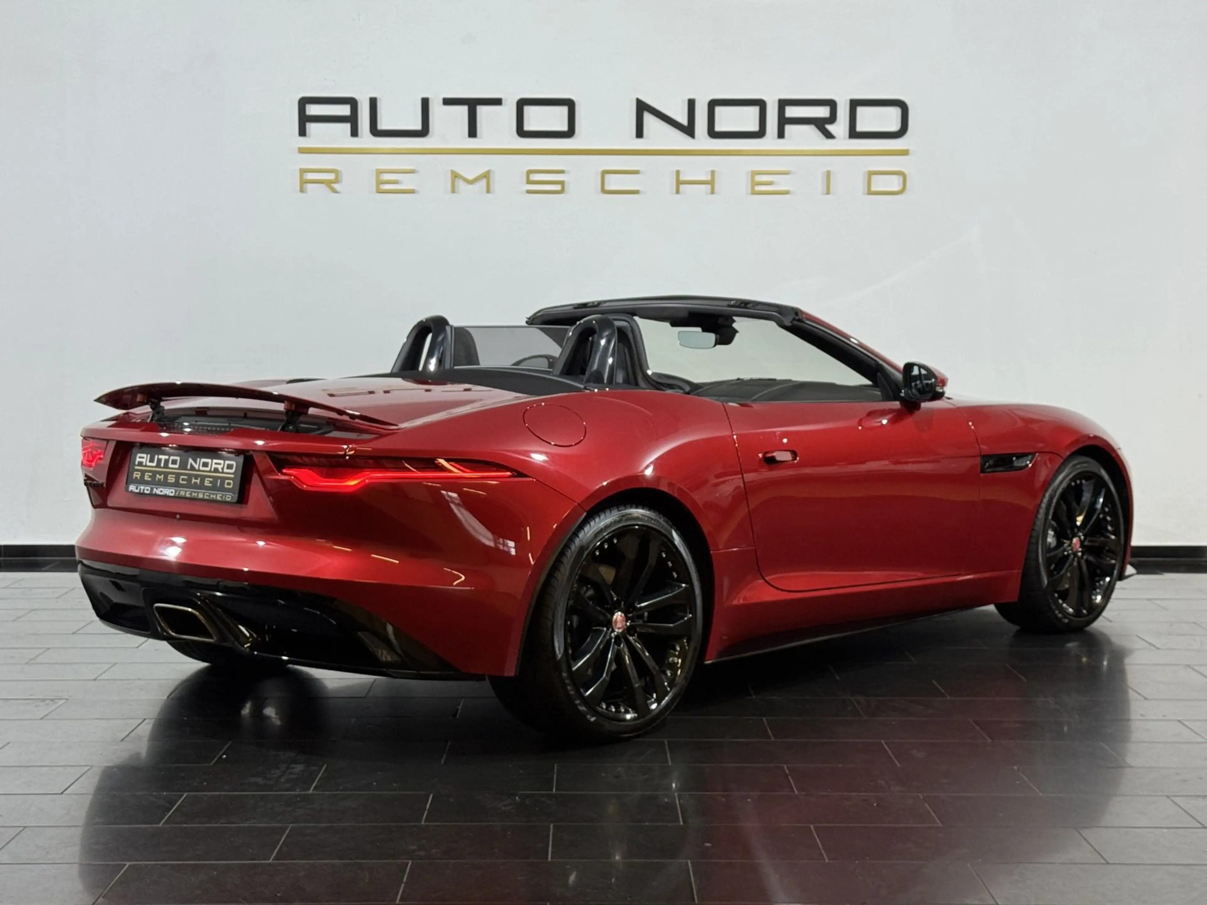 Jaguar F-Type F-TYPE P300 R-Dynamic Black*Schlae*Kamera*DAB+* — photo 8