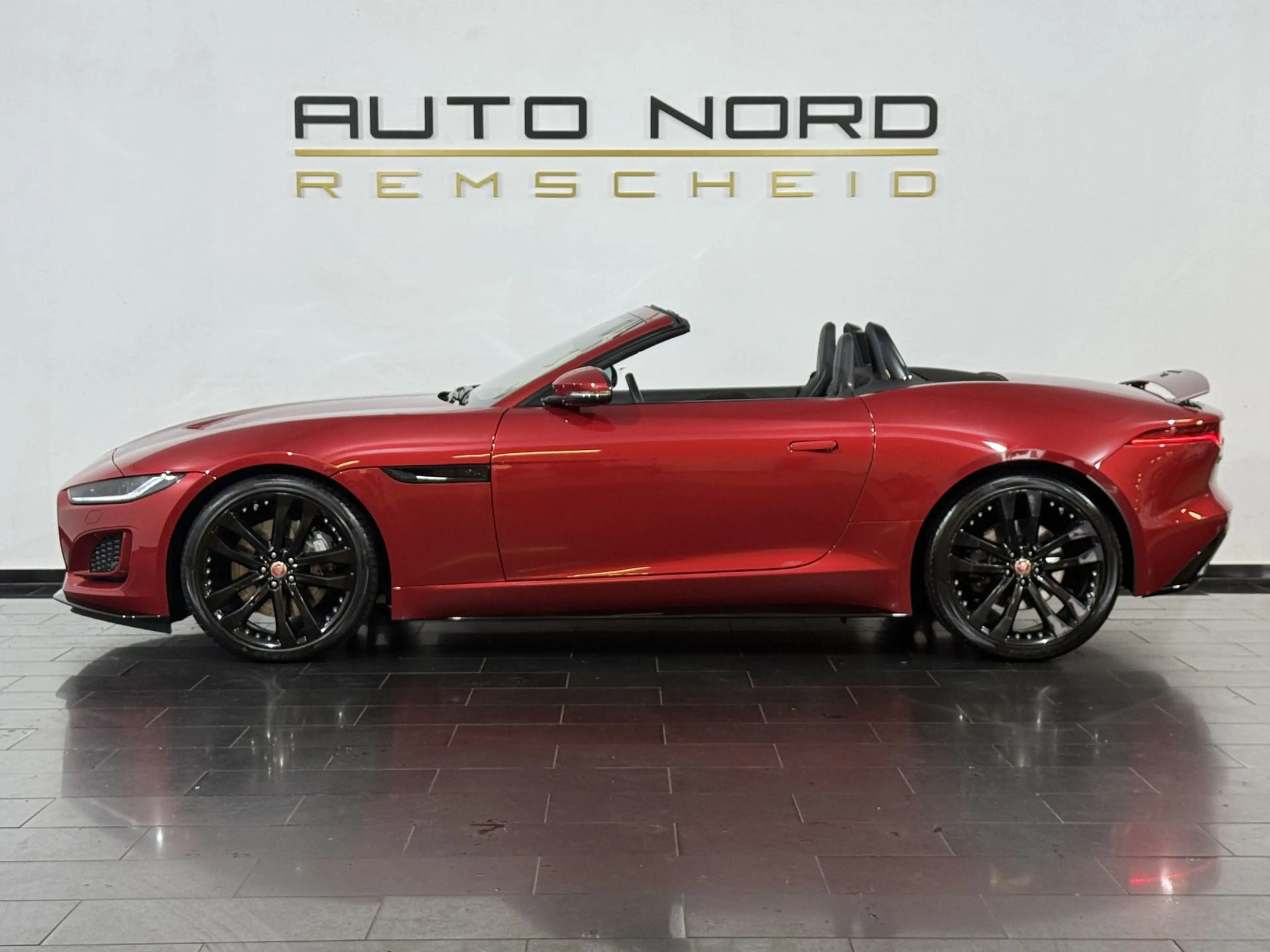 Jaguar F-Type F-TYPE P300 R-Dynamic Black*Schlae*Kamera*DAB+* — photo 12