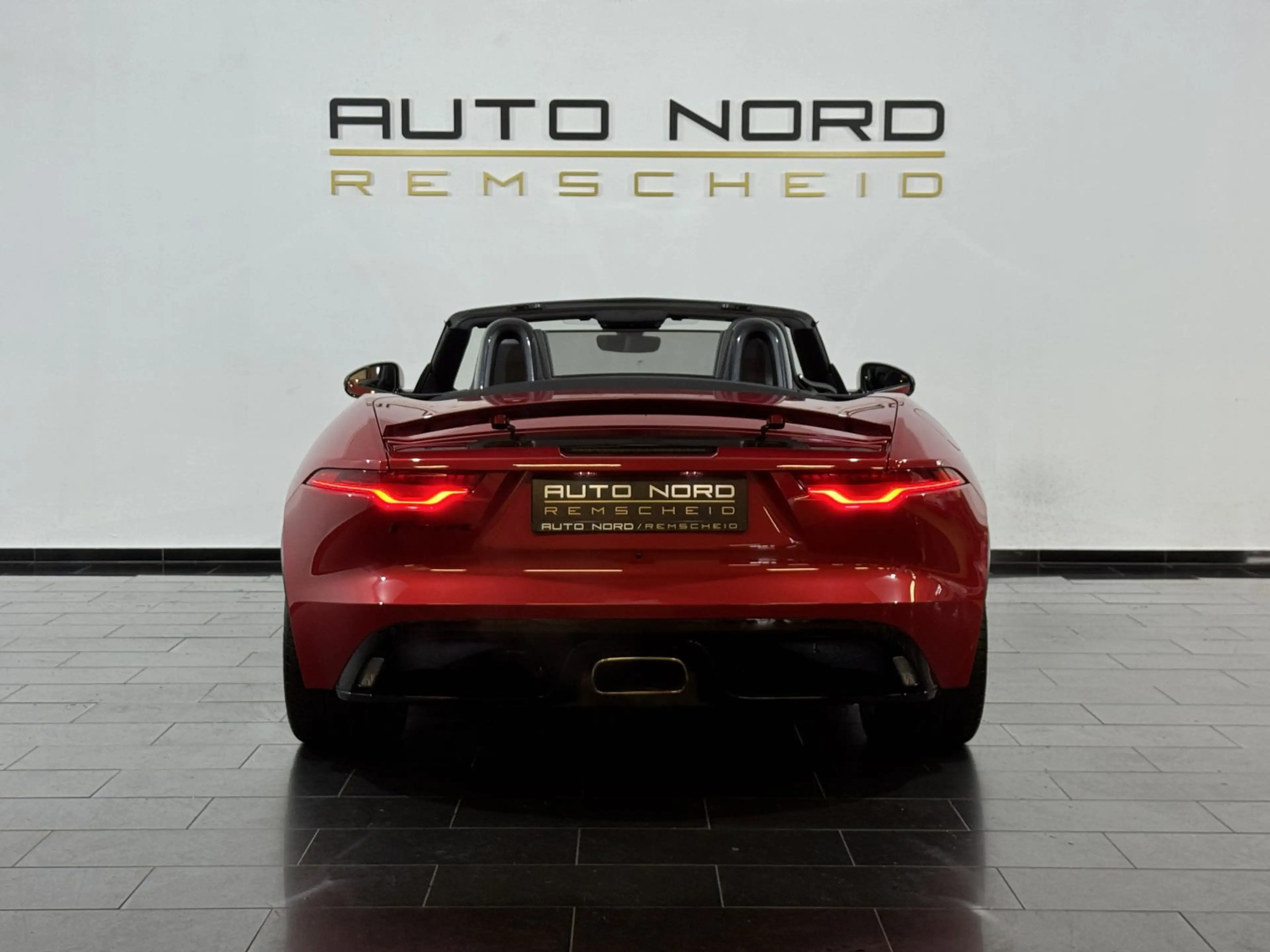 Jaguar F-Type F-TYPE P300 R-Dynamic Black*Schlae*Kamera*DAB+* — photo 9