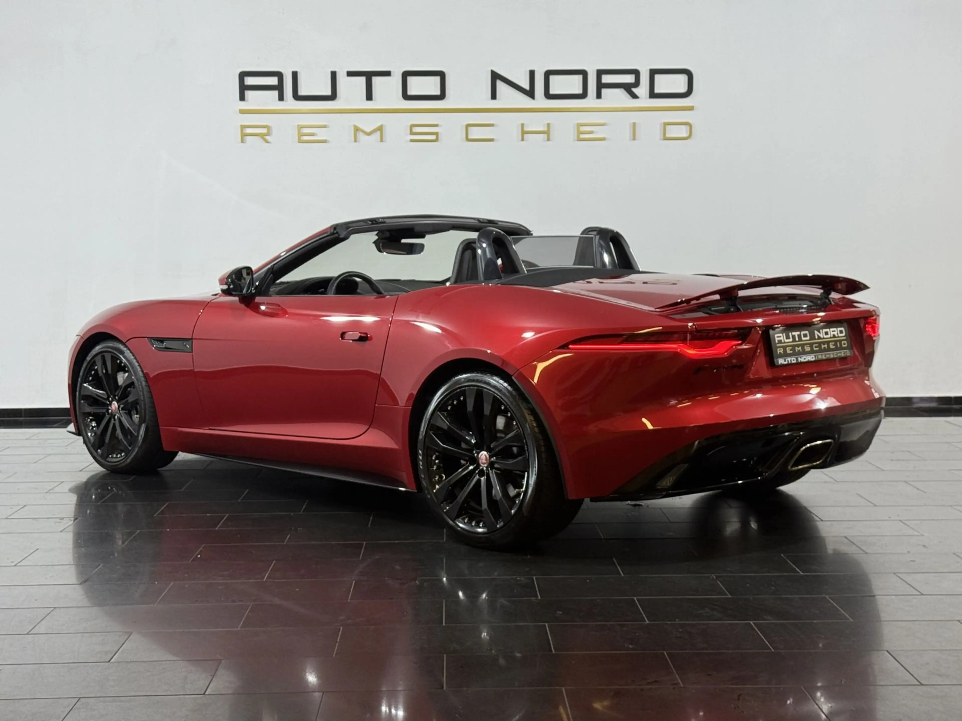 Jaguar F-Type F-TYPE P300 R-Dynamic Black*Schlae*Kamera*DAB+* — photo 11