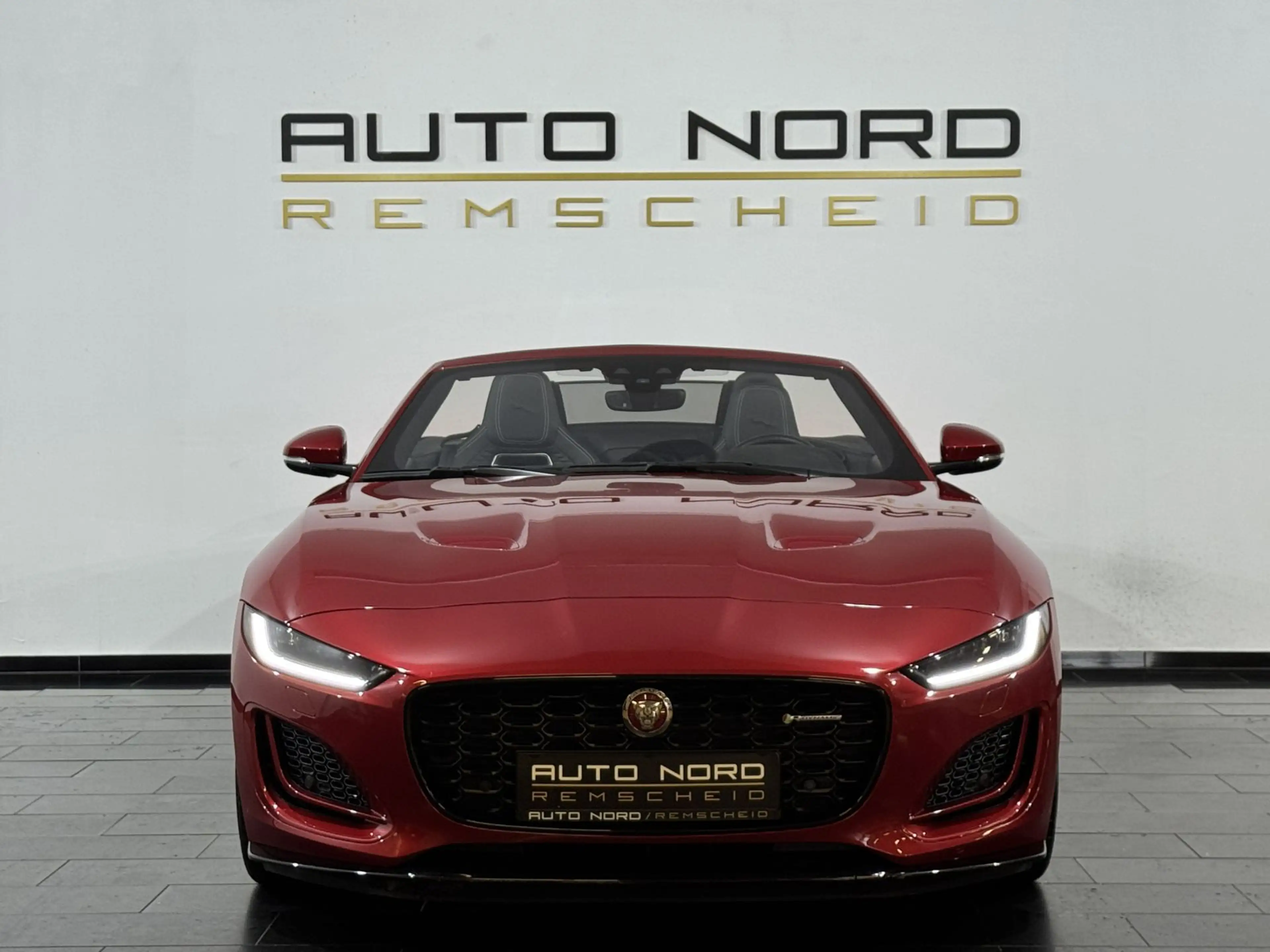 Jaguar F-Type F-TYPE P300 R-Dynamic Black*Schlae*Kamera*DAB+* — photo 2