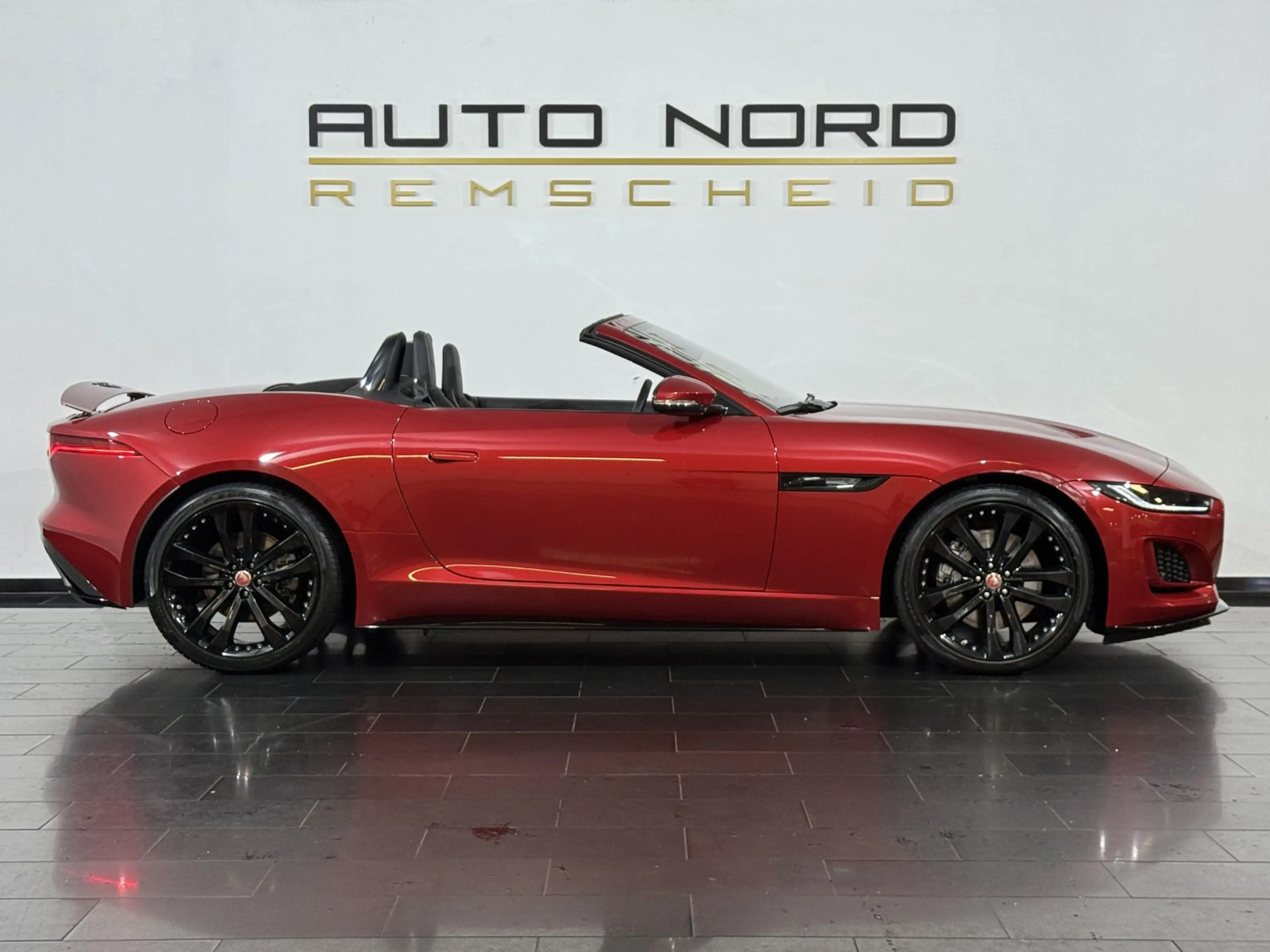 Jaguar F-Type F-TYPE P300 R-Dynamic Black*Schlae*Kamera*DAB+* — photo 5