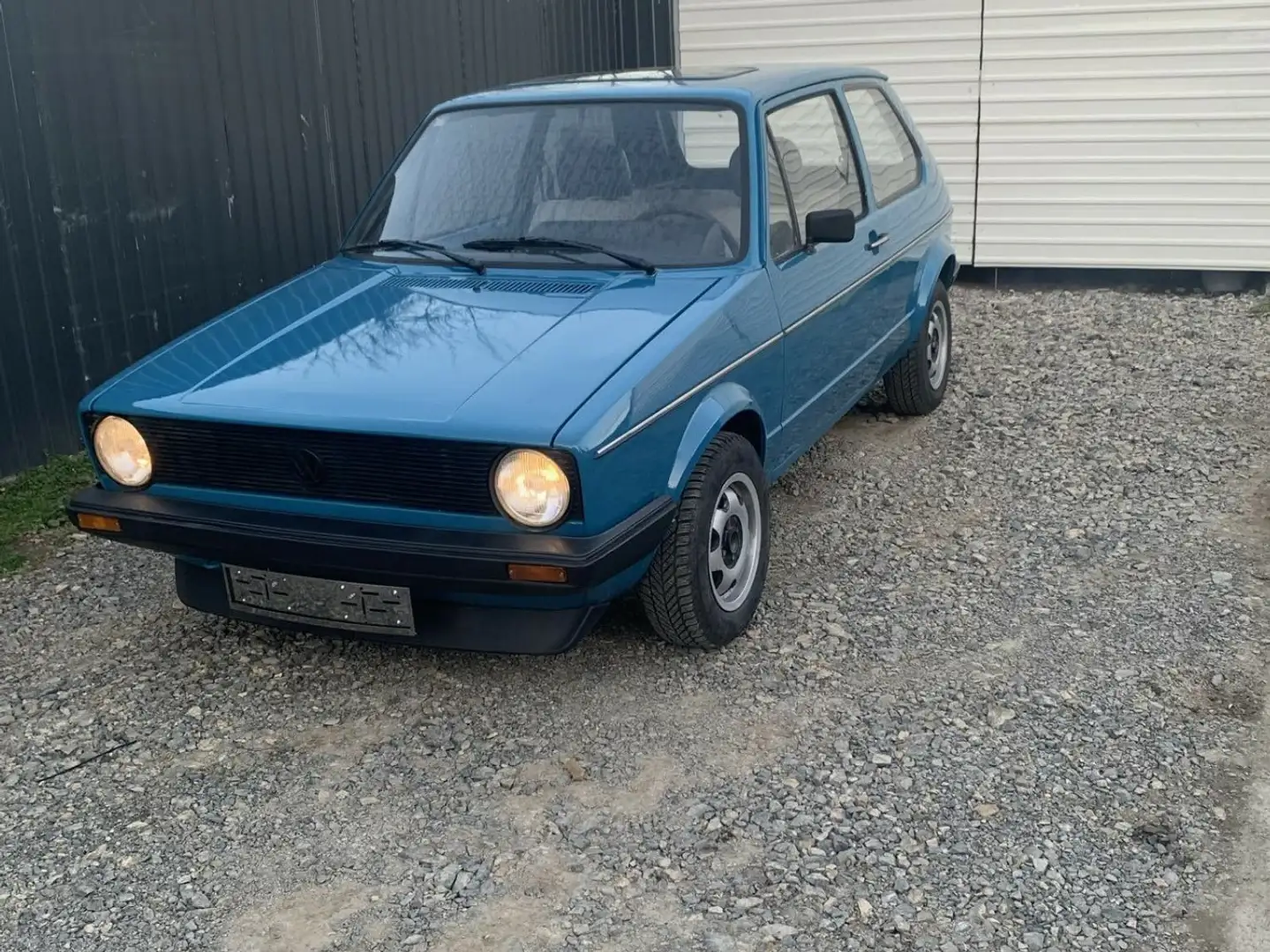 Volkswagen Golf Blue - 1