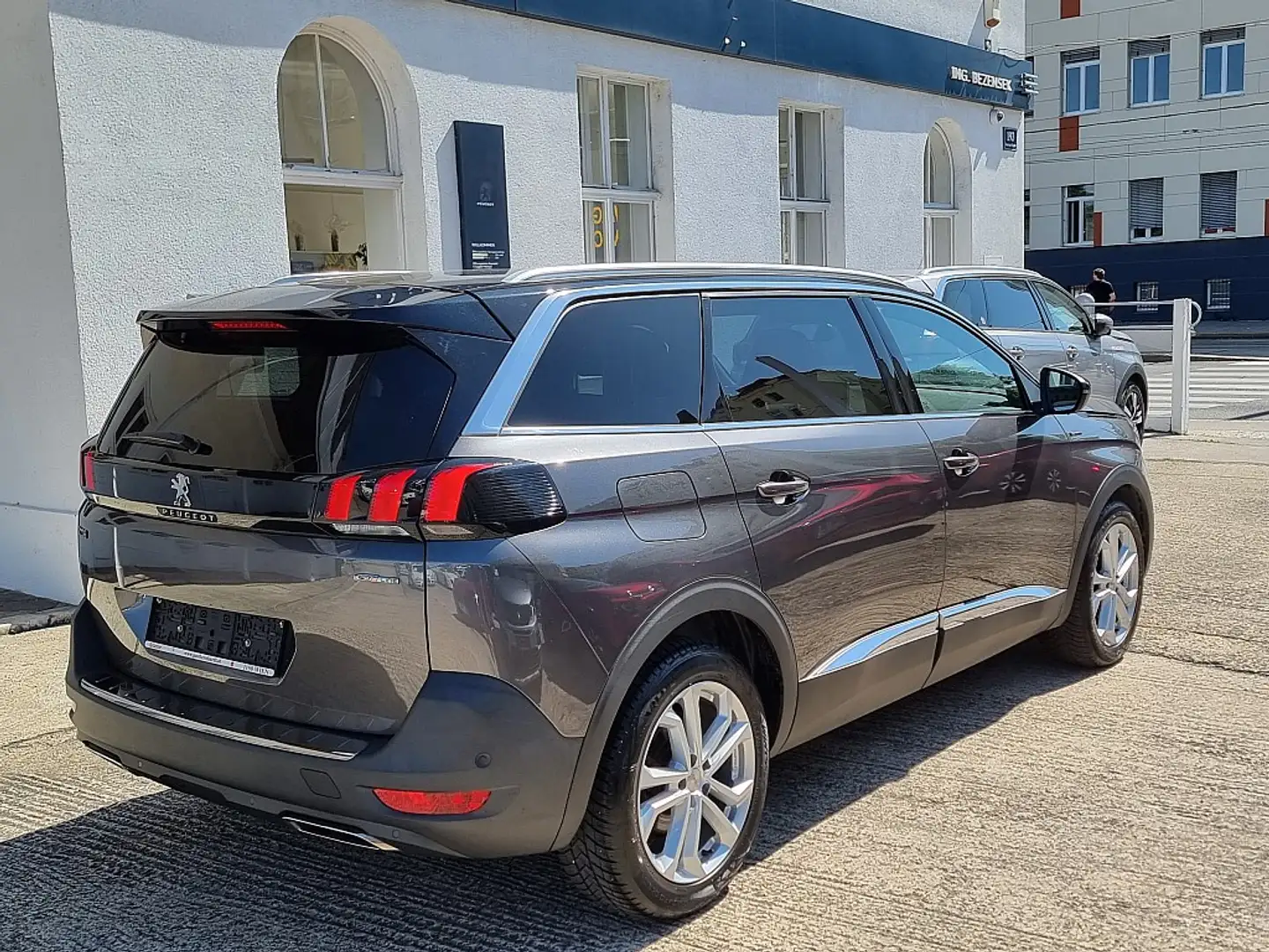 Peugeot 5008 1,5 BlueHDI 130 S&S EAT8 GT-Line Aut. Grau - 2