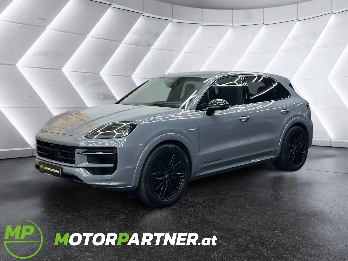 Porsche Cayenne III E-Hybrid PHEV **Black Edition** auf Lager Grau - 1