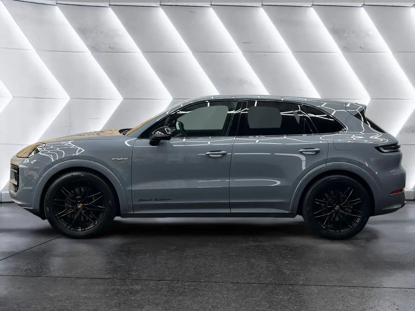 Porsche Cayenne III E-Hybrid PHEV **Black Edition** auf Lager Grau - 2