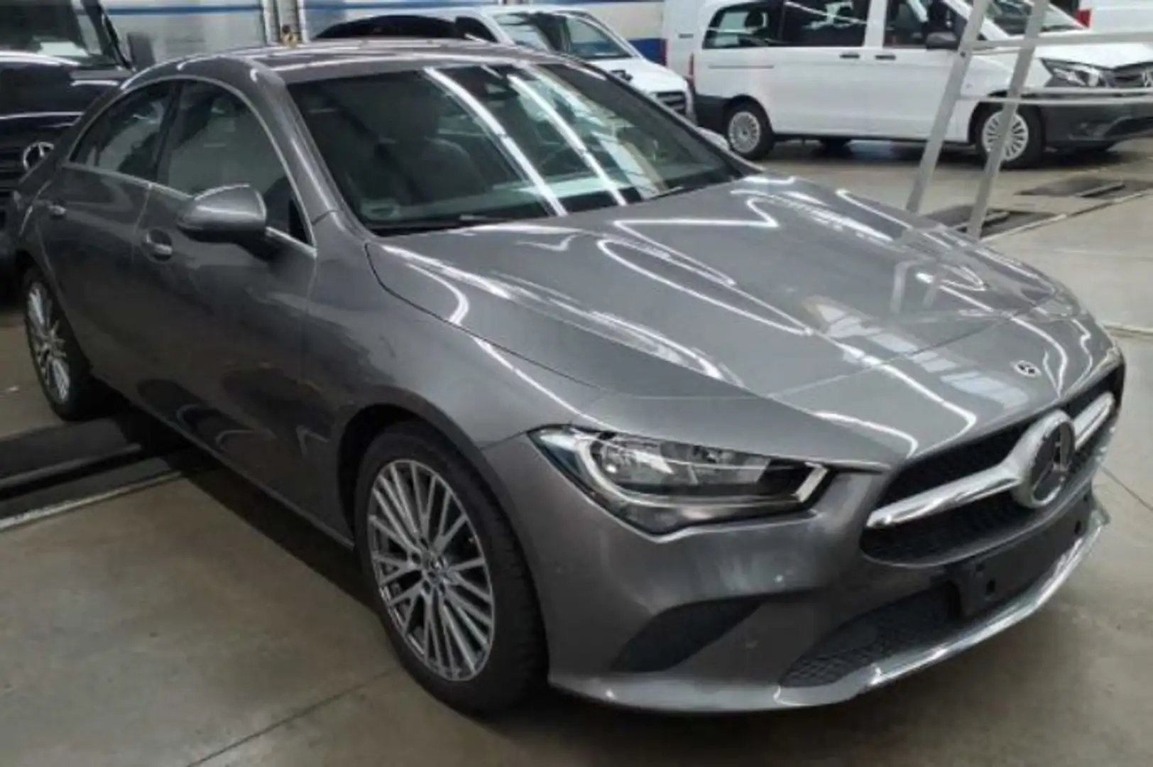 Mercedes-Benz CLA 180 *MBUX*AKTI.SPURHALT.* Gris - 2