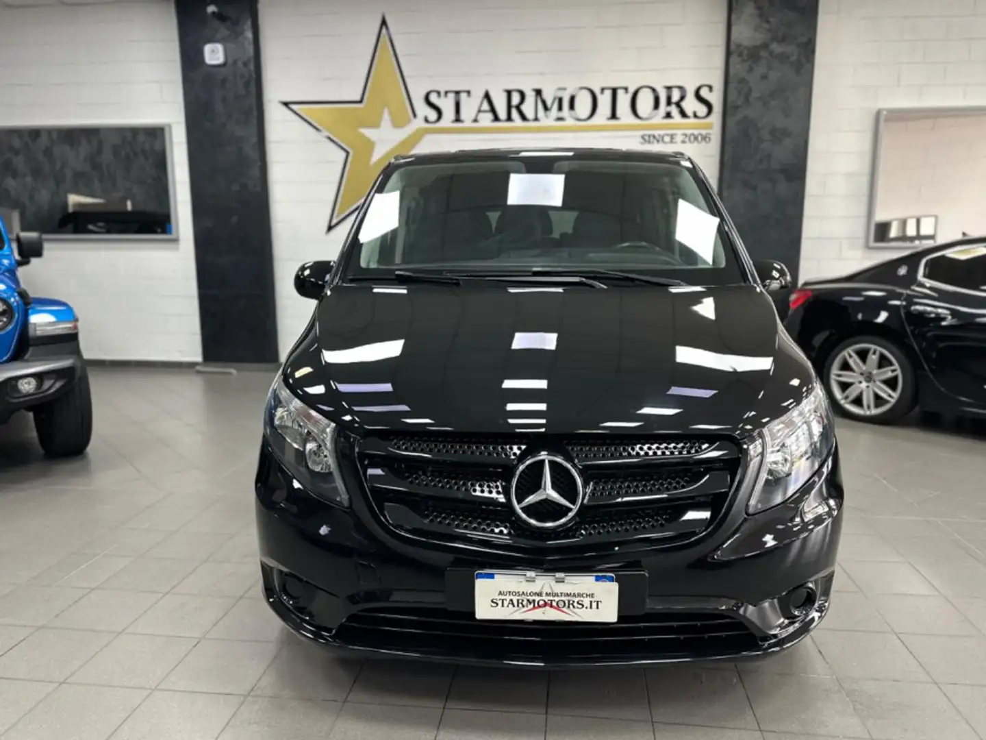 Mercedes-Benz Vito 2.0 CDI Tourer Pro Long 9 Posti Autom. RetroCam. Zwart - 2