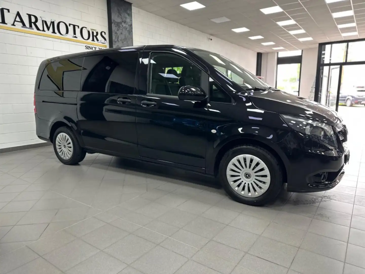 Mercedes-Benz Vito 2.0 CDI Tourer Pro Long 9 Posti Autom. RetroCam. Zwart - 1