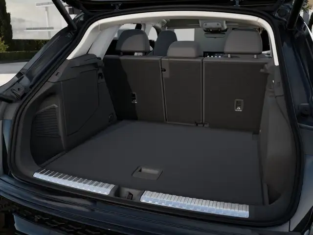 Audi Q3 view 12