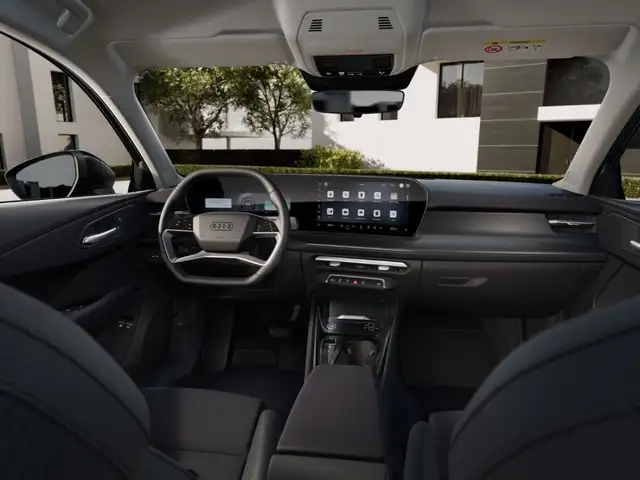 Audi Q3 view 8