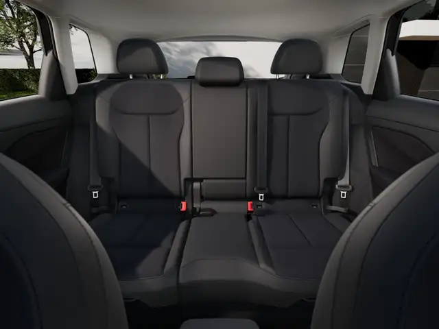 Audi Q3 view 10