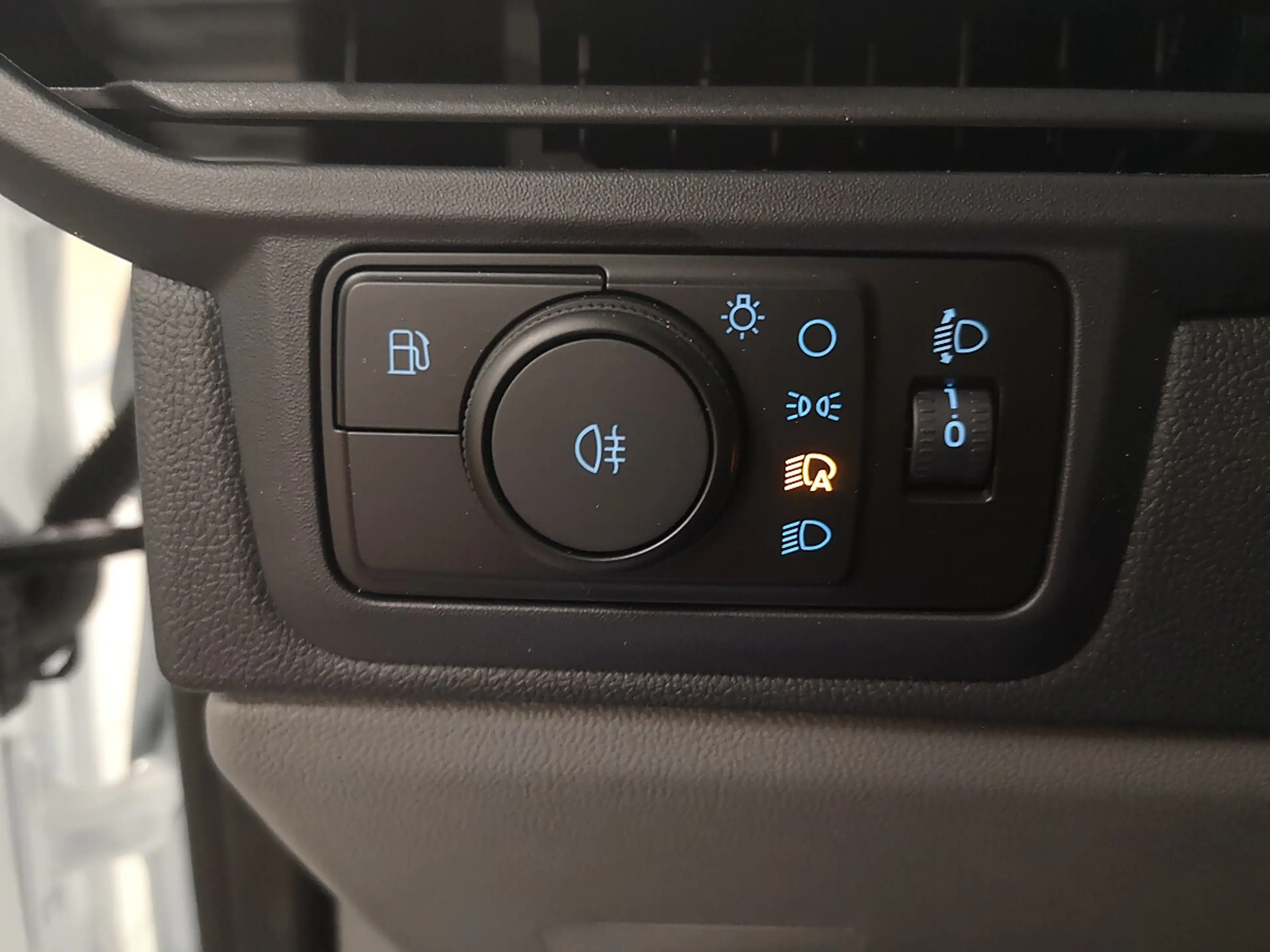 Ford Transit Custom 2.5 Duratec PHEV 320 L1 Limited FWD — photo 12