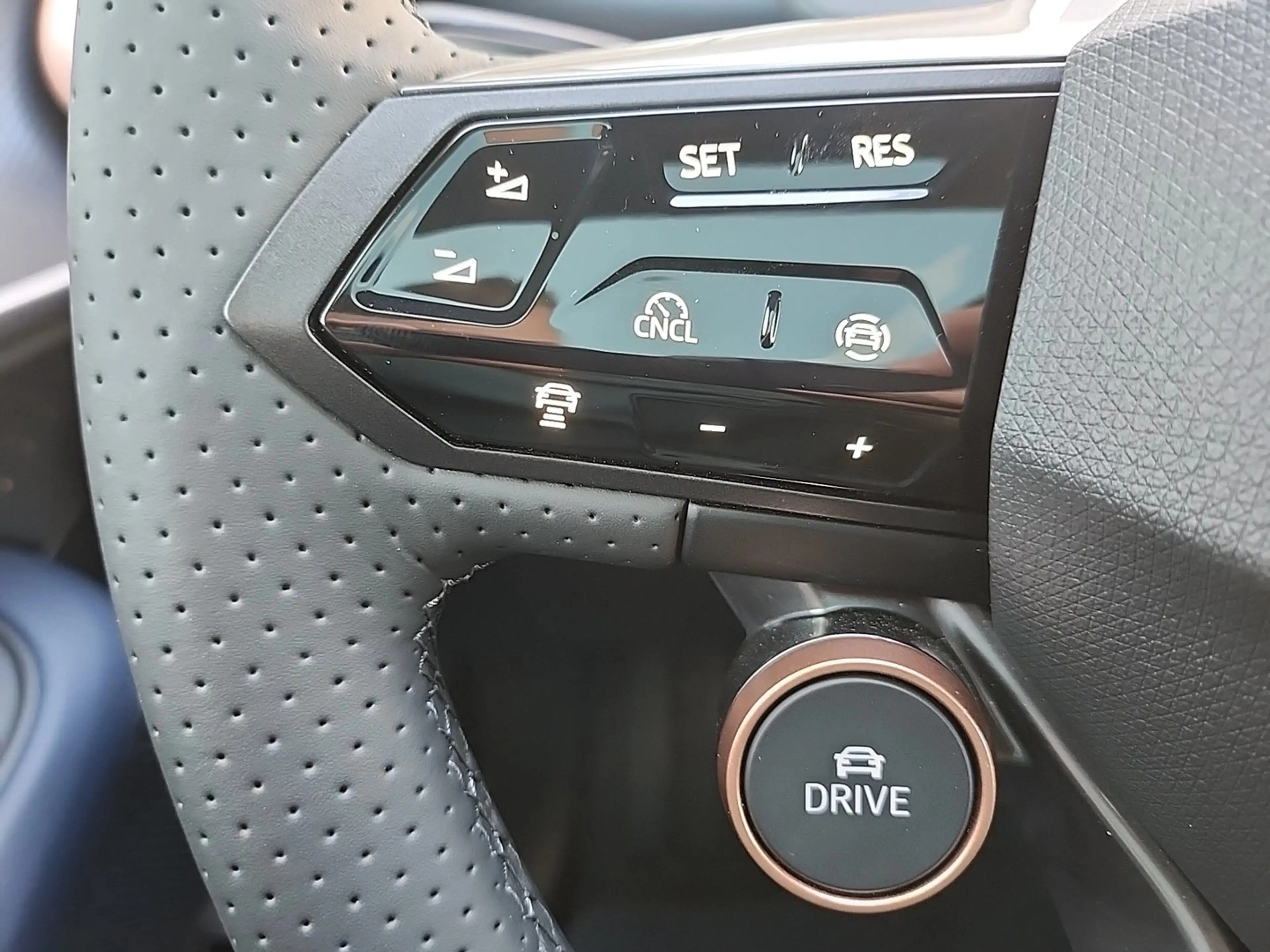 CUPRA Tavascan VZ Adrenaline 4Drive250kW/340PS — photo 13