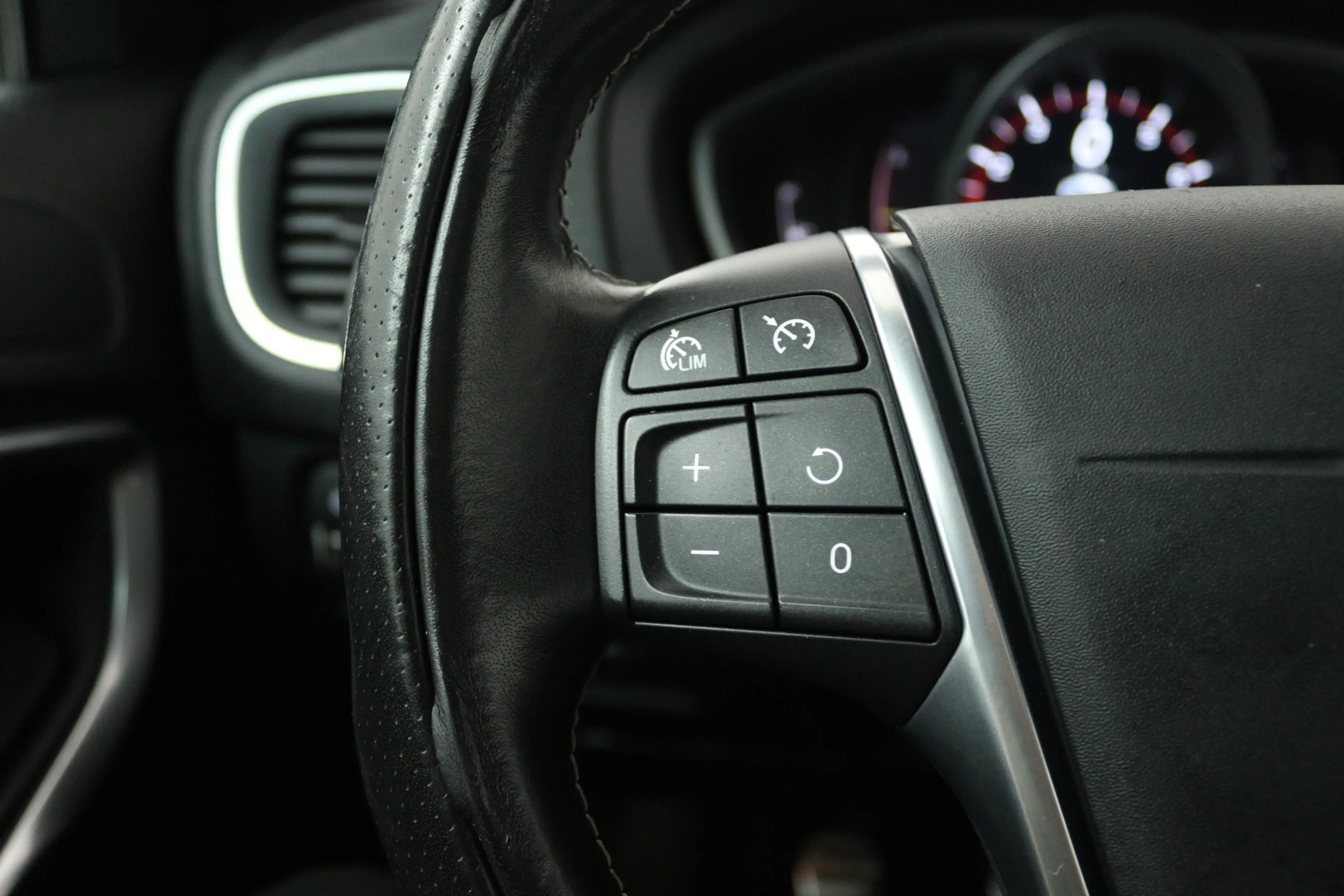 Volvo V40 2.0 T4 Business Sport (STOELVERWARMING, CRUISE CON — photo 11