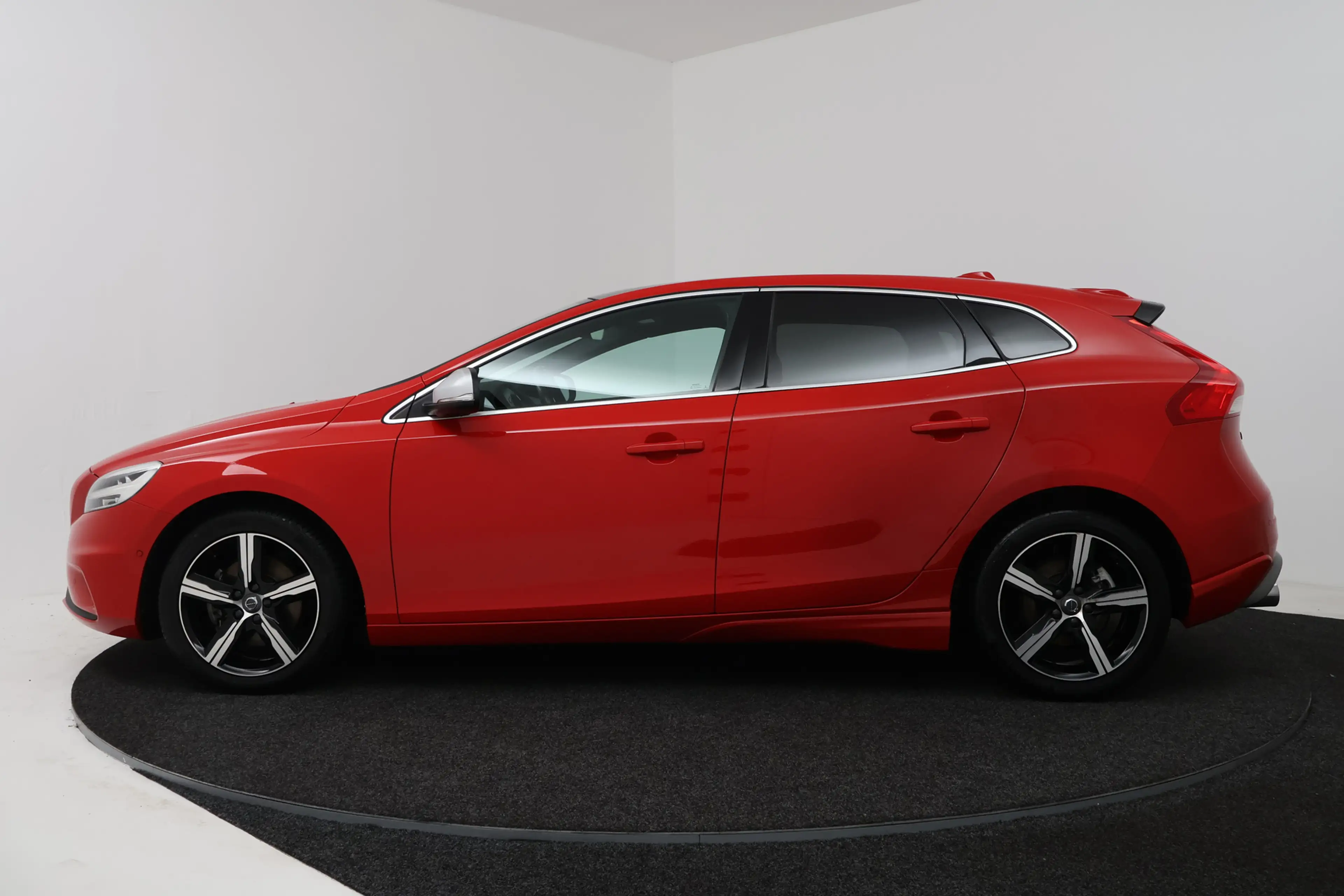 Volvo V40 2.0 T4 Business Sport (STOELVERWARMING, CRUISE CON — photo 2