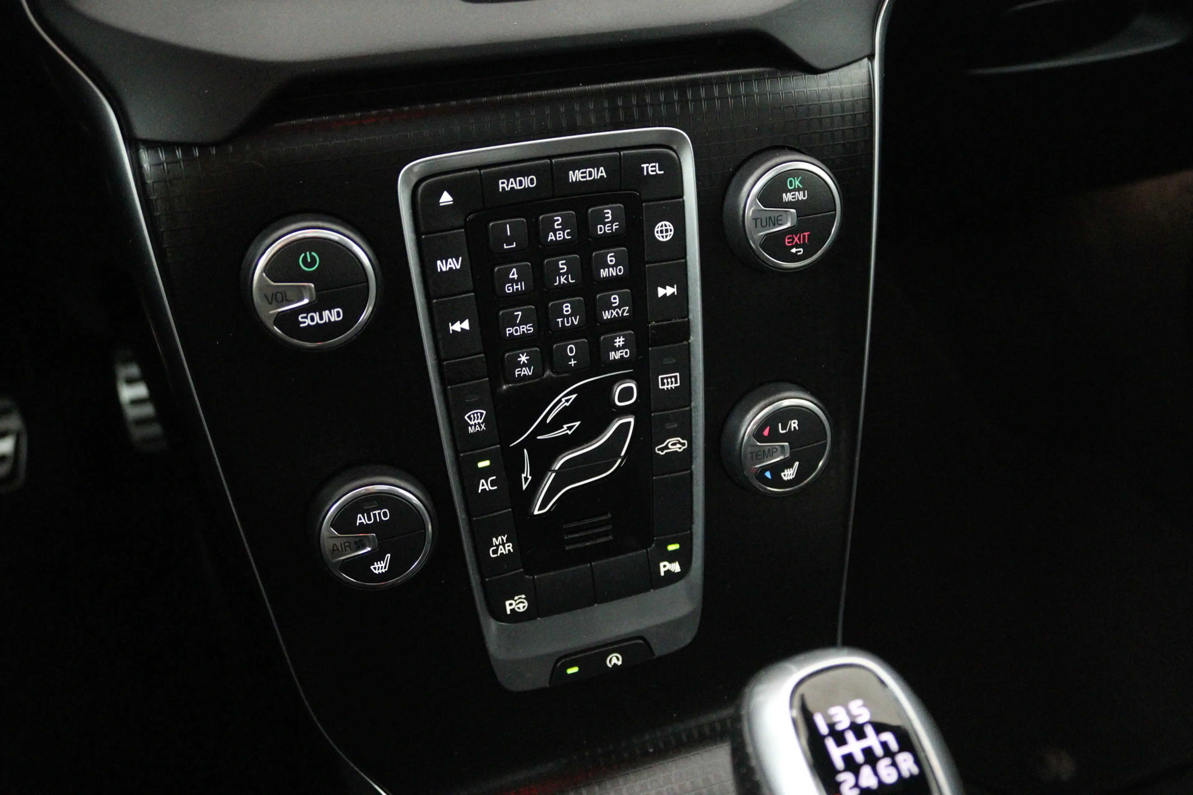 Volvo V40 2.0 T4 Business Sport (STOELVERWARMING, CRUISE CON — photo 14