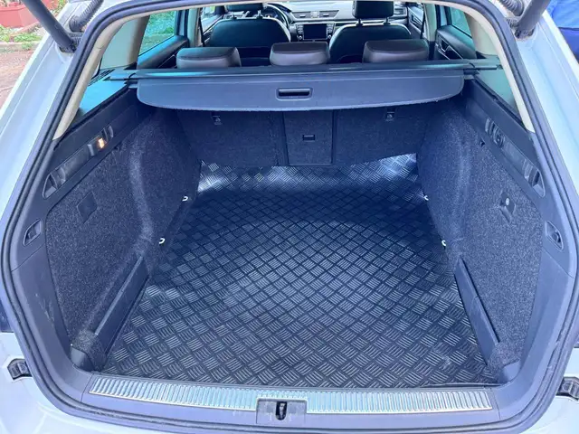 Skoda Superb view 10