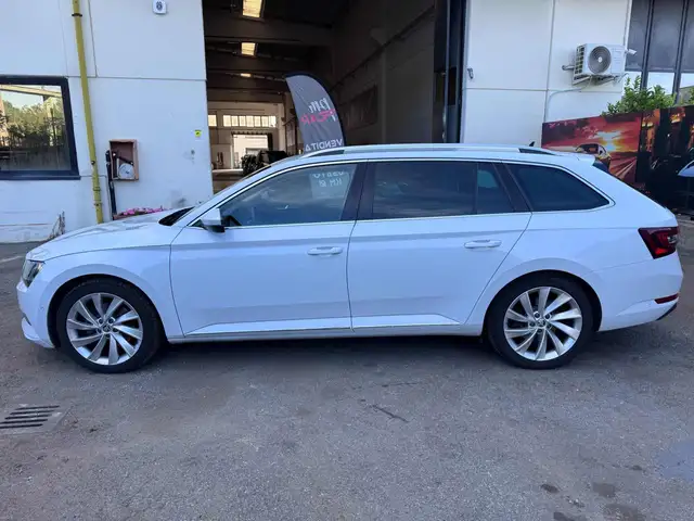 Skoda Superb view 5