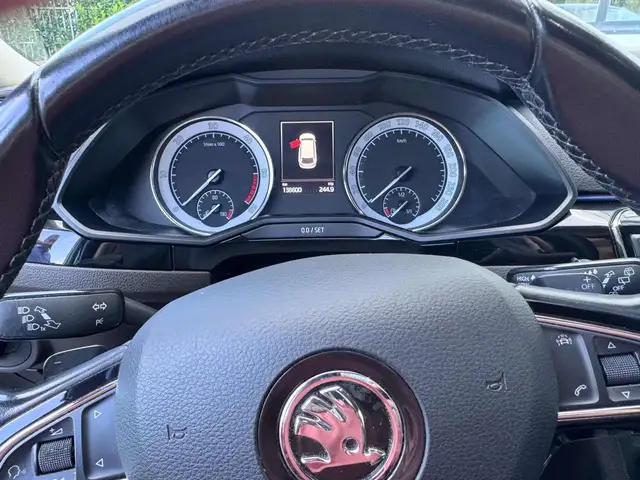 Skoda Superb view 8