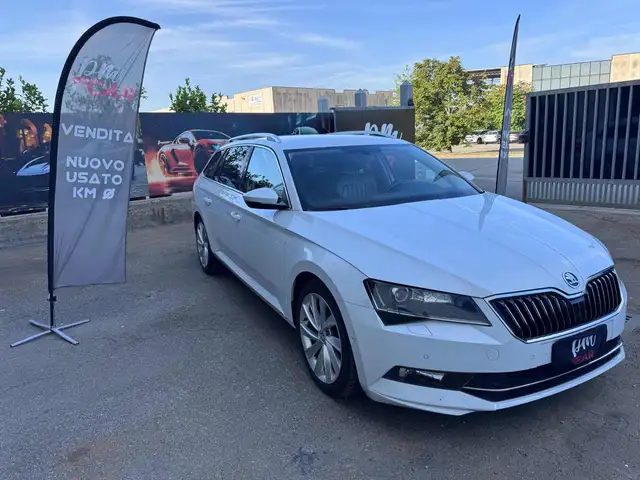 Skoda Superb view 3