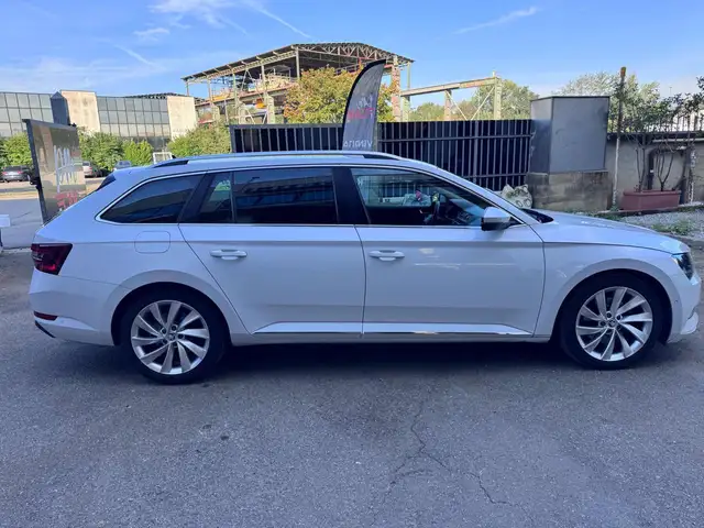 Skoda Superb view 4