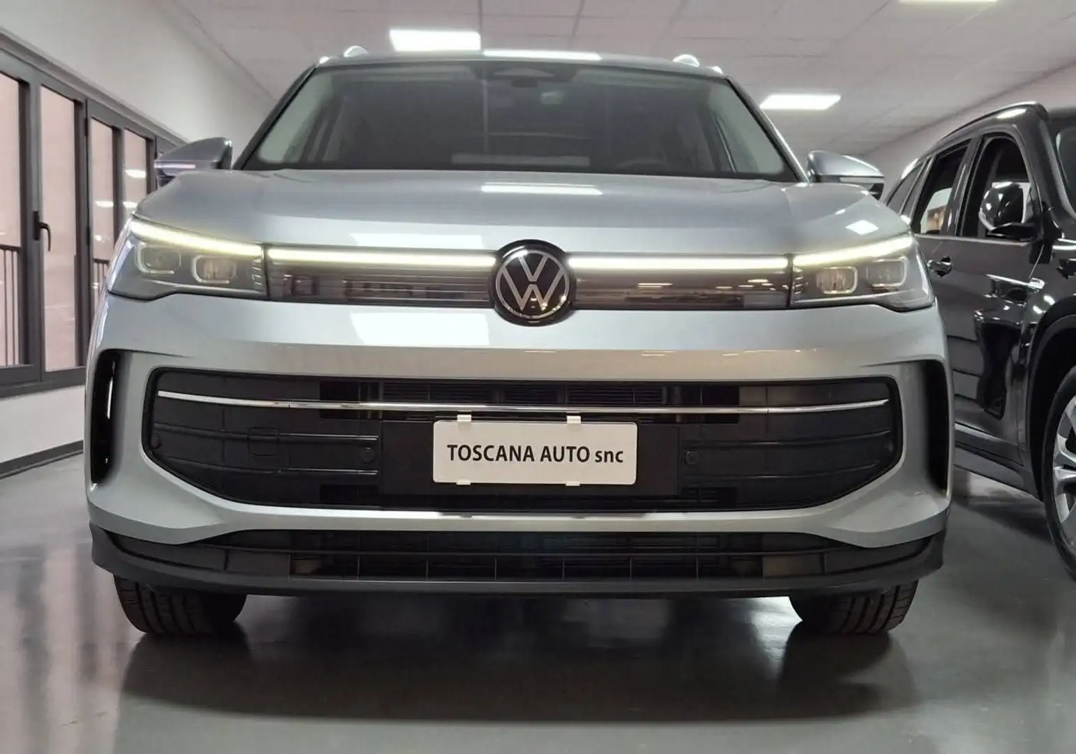 Volkswagen Tiguan Tiguan III 2025 2.0 tdi  150cv dsg Argent - 2
