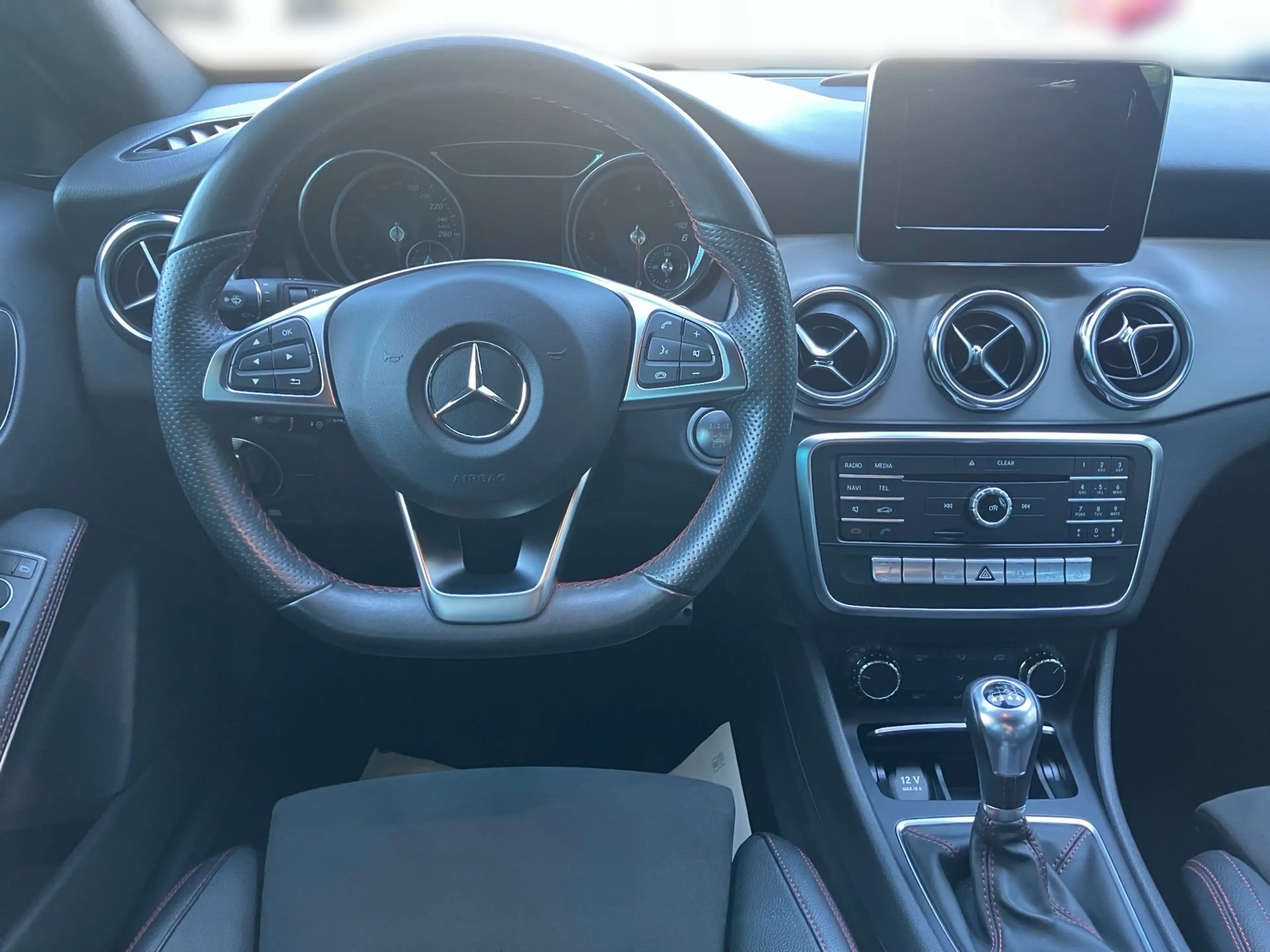Mercedes-Benz GLA 180 d AMG+Navi+LED+SHZ+PTS+Tempom.+LMR+Klima — photo 8