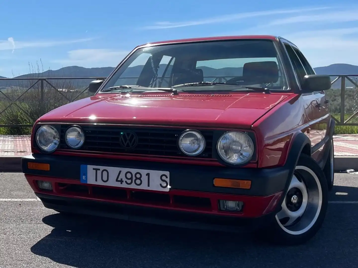 Volkswagen Golf GTI 1.8 Rouge - 1