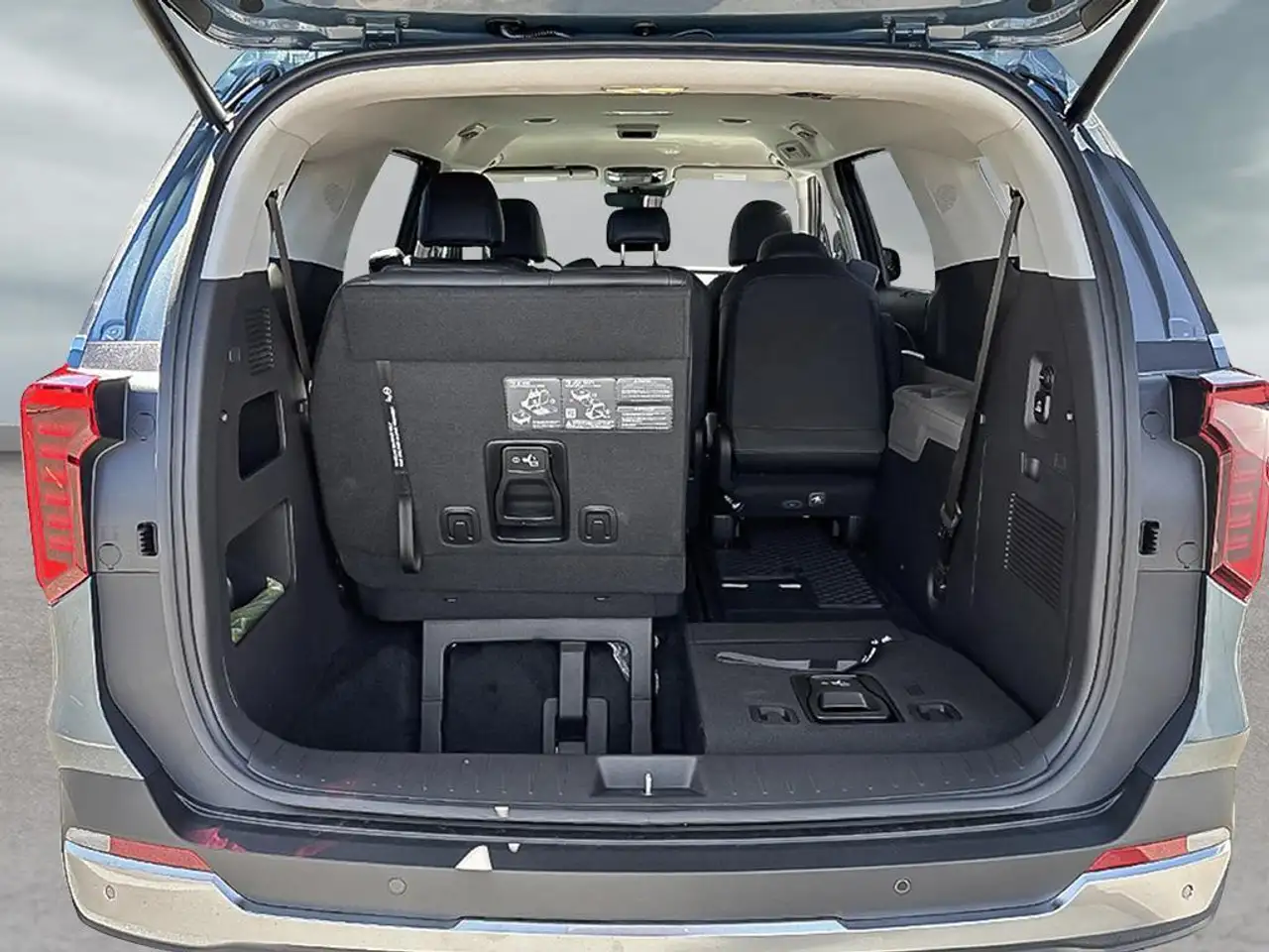 Kia Carnival снимка Kia Carnival