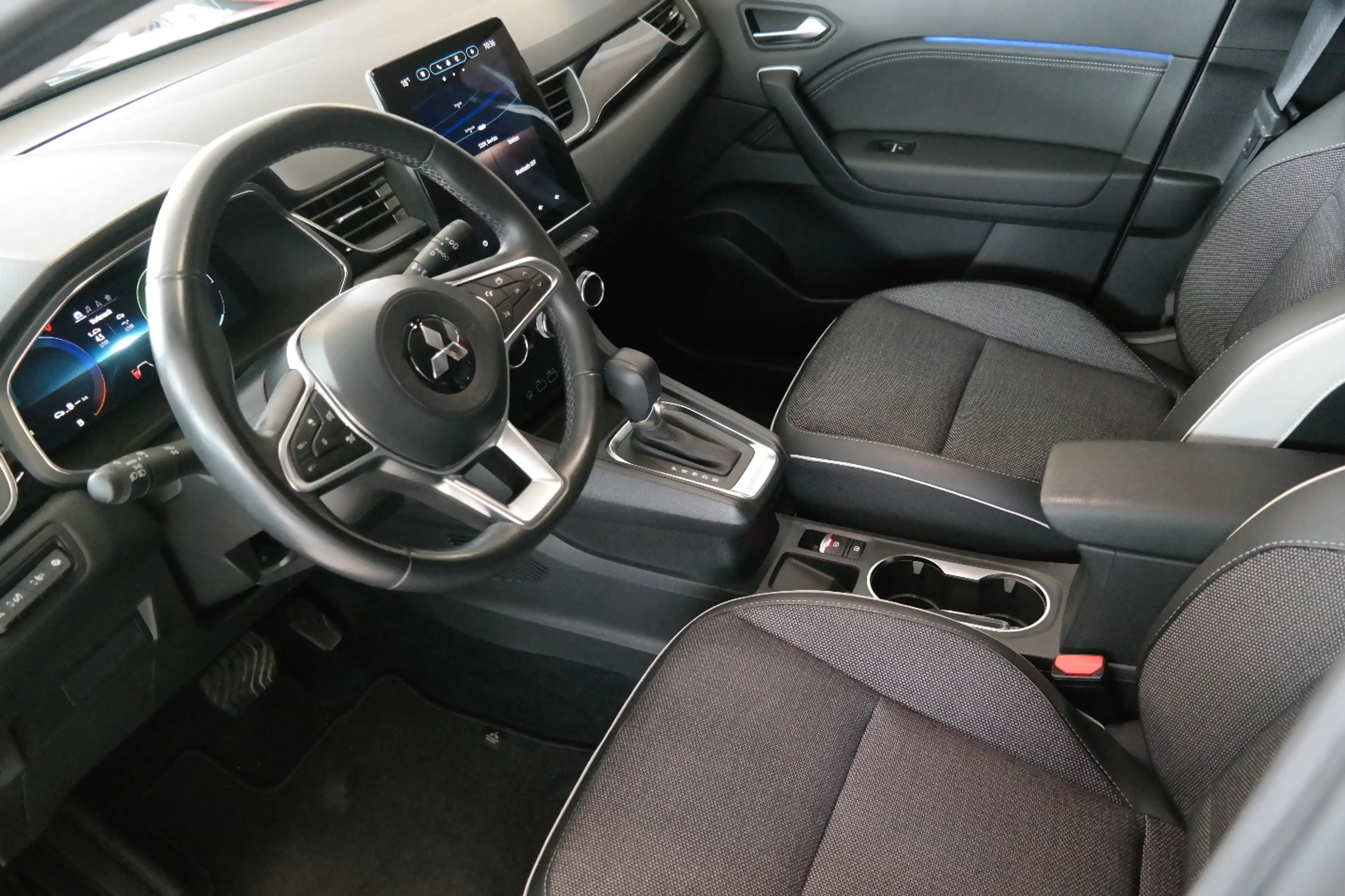 Mitsubishi ASX Intro Edition 1.6 Hybrid — photo 9