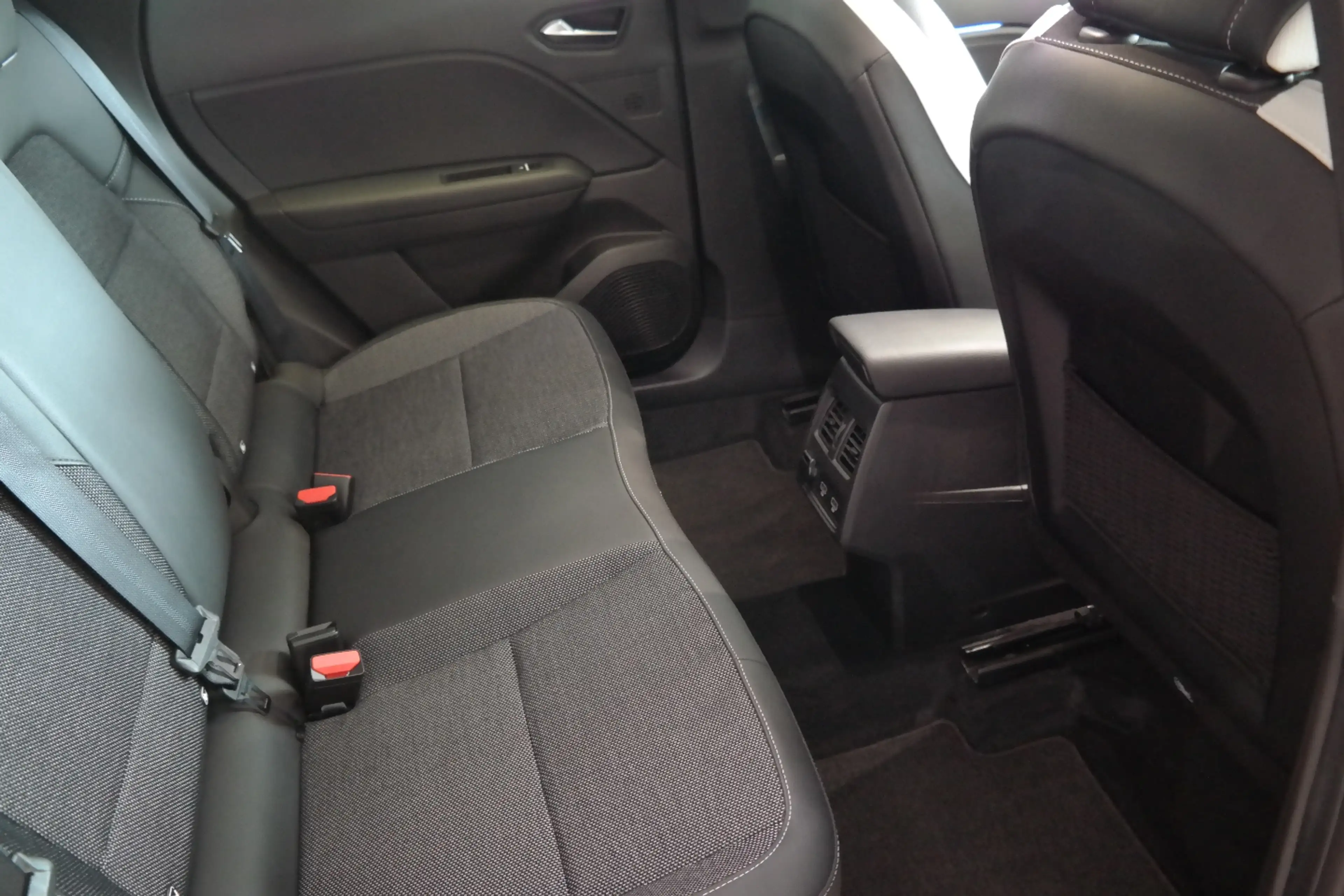 Mitsubishi ASX Intro Edition 1.6 Hybrid — photo 12