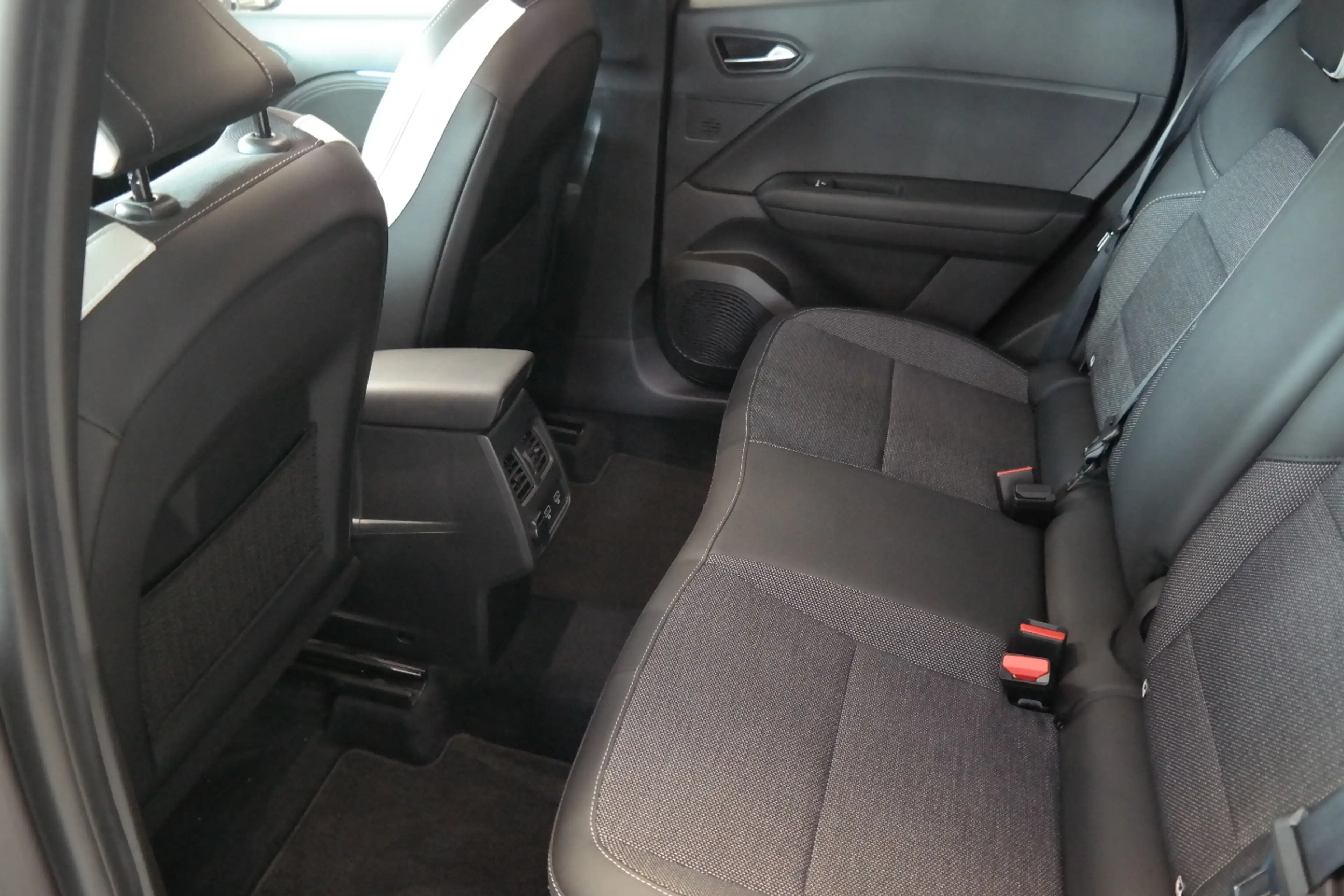 Mitsubishi ASX Intro Edition 1.6 Hybrid — photo 13
