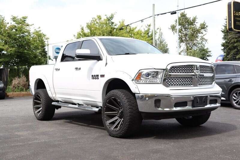 2017 RAM 1500 Laramie — снимка 1