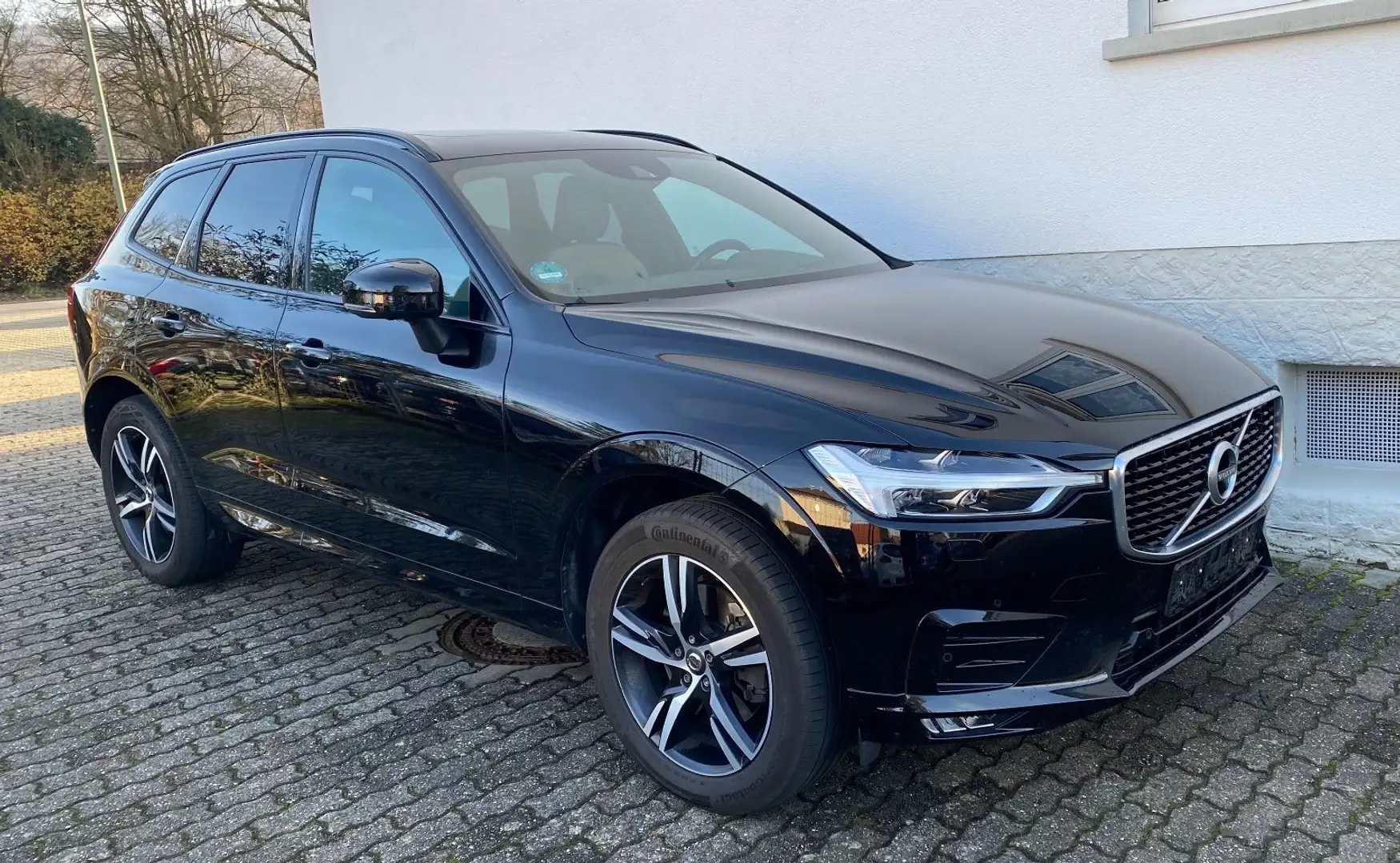 Volvo XC60 R Design AWD Pano 360°-Kamera Navi LED Noir - 1
