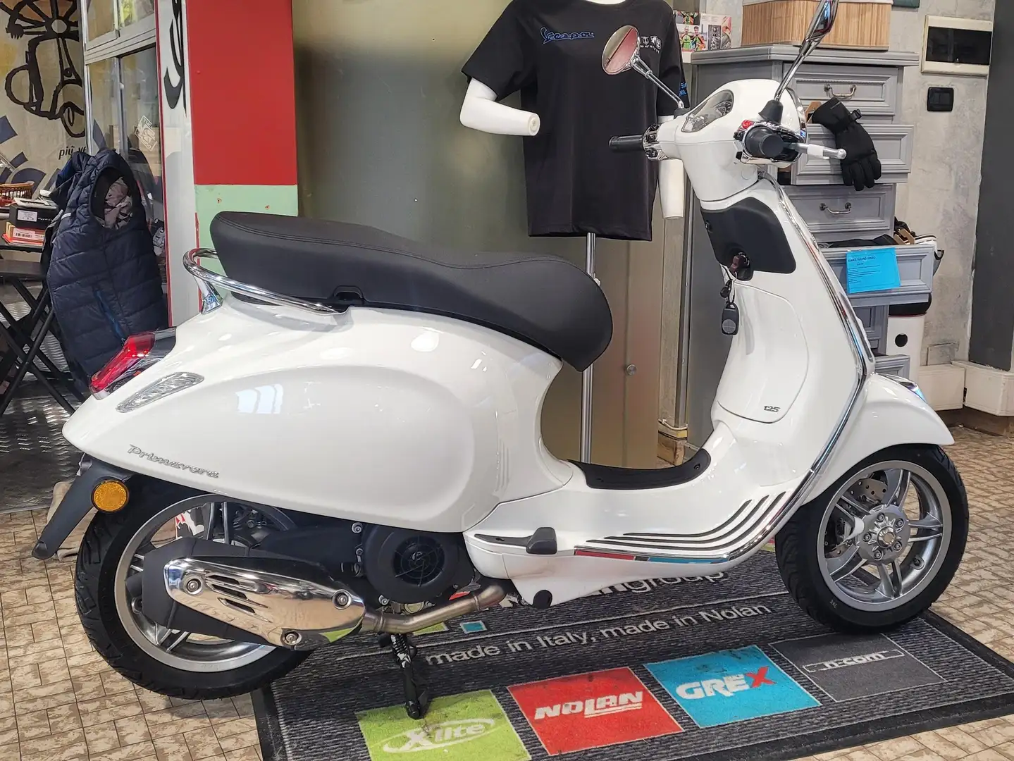 Vespa Primavera 125 Bianco - 1