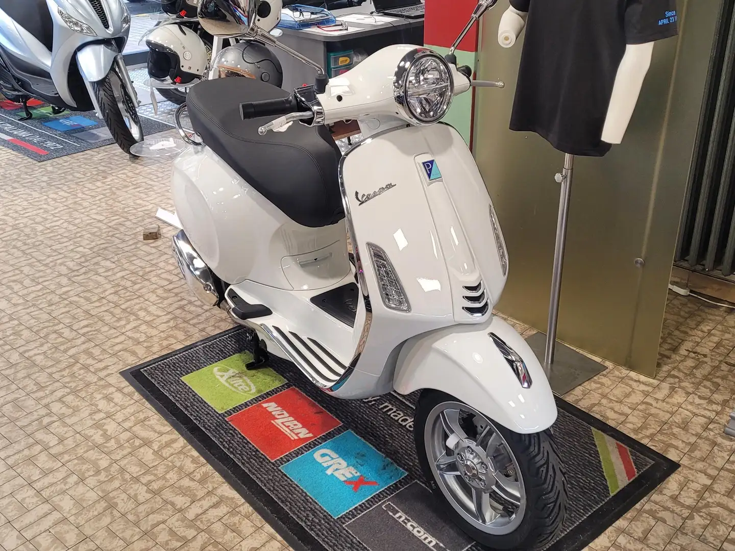 Vespa Primavera 125 Bianco - 2