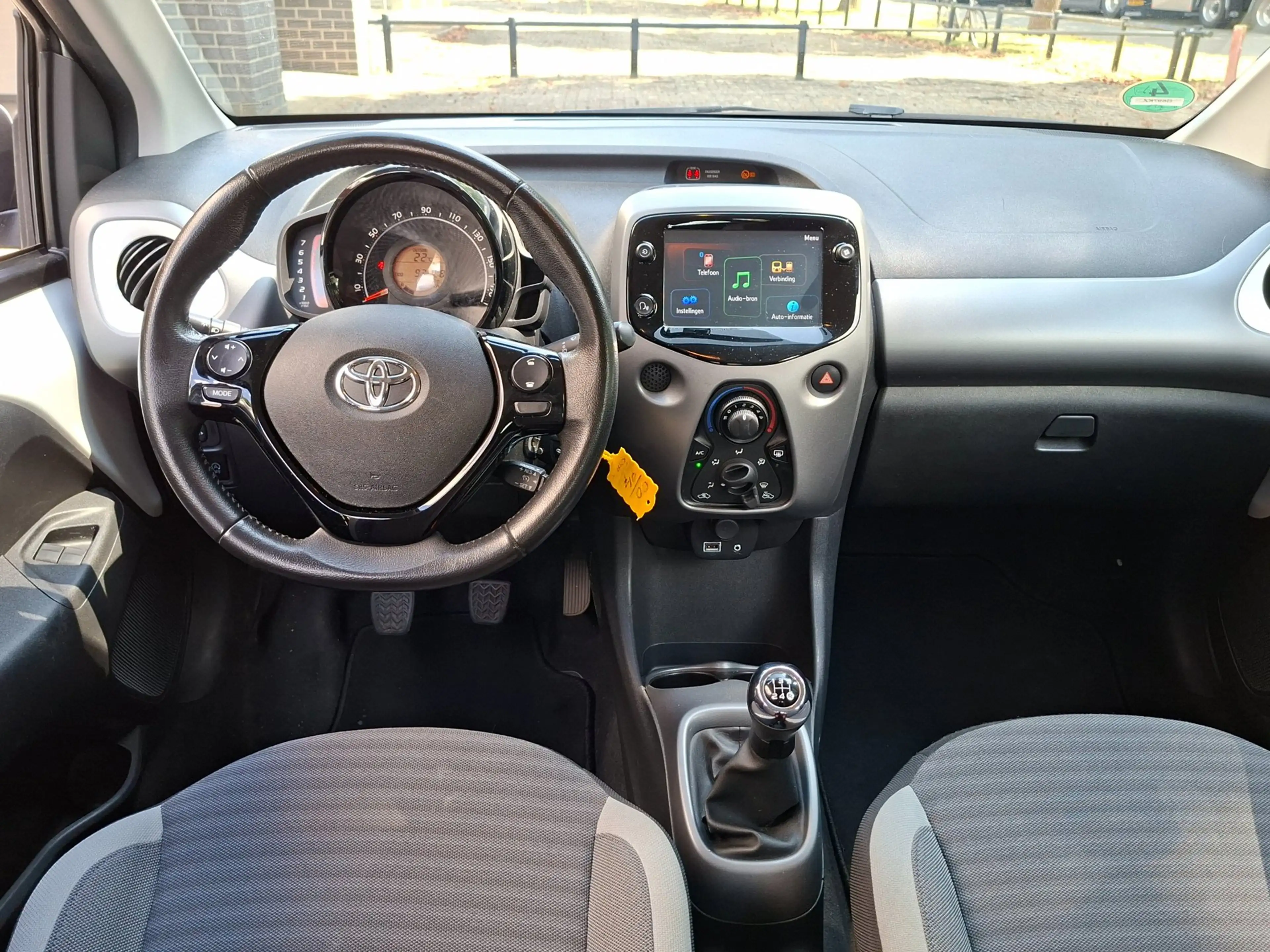 Toyota Aygo 1.0 VVT-i x-play limited Cabrio Top Airco Camera — photo 6