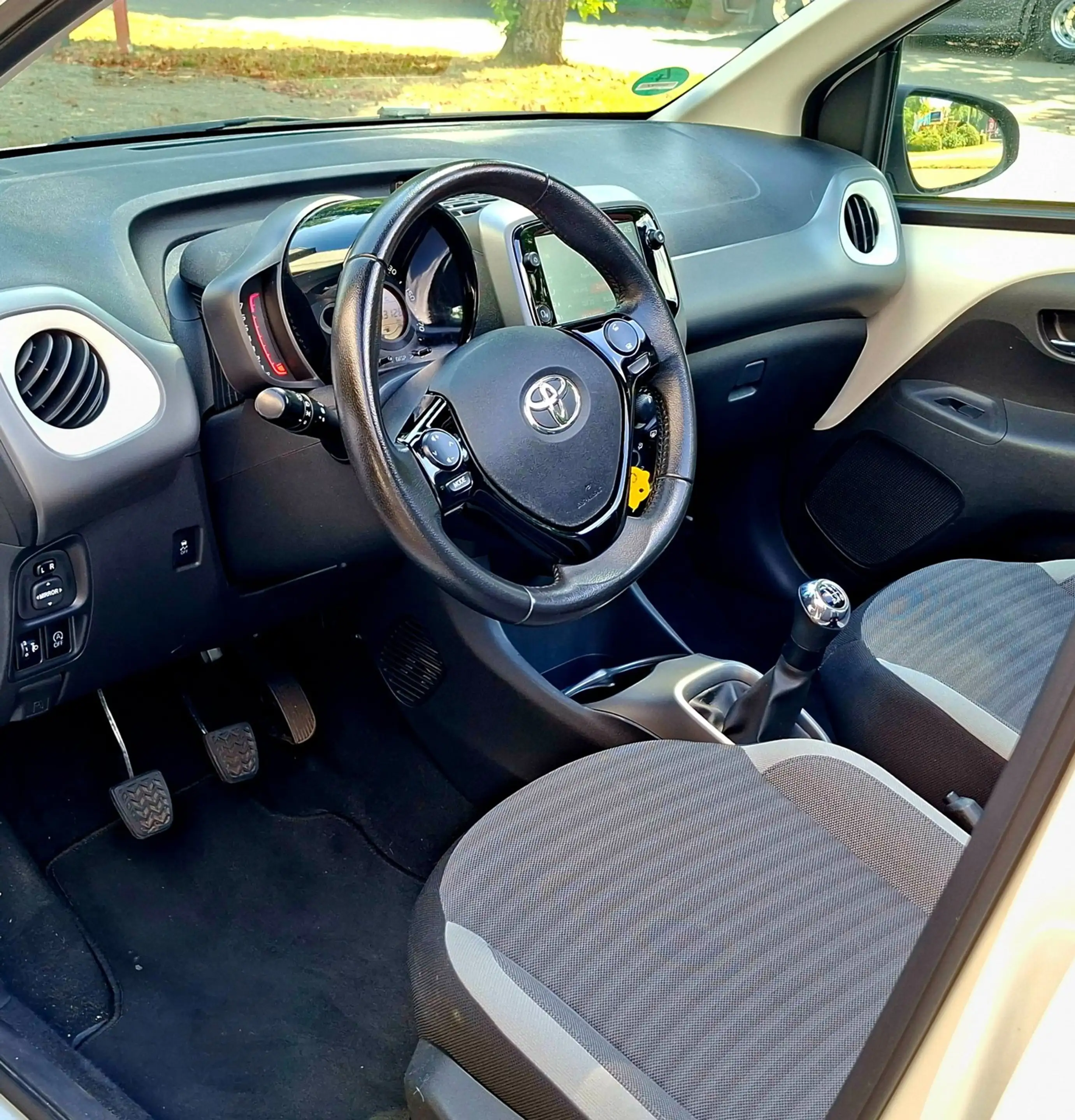 Toyota Aygo 1.0 VVT-i x-play limited Cabrio Top Airco Camera — photo 8