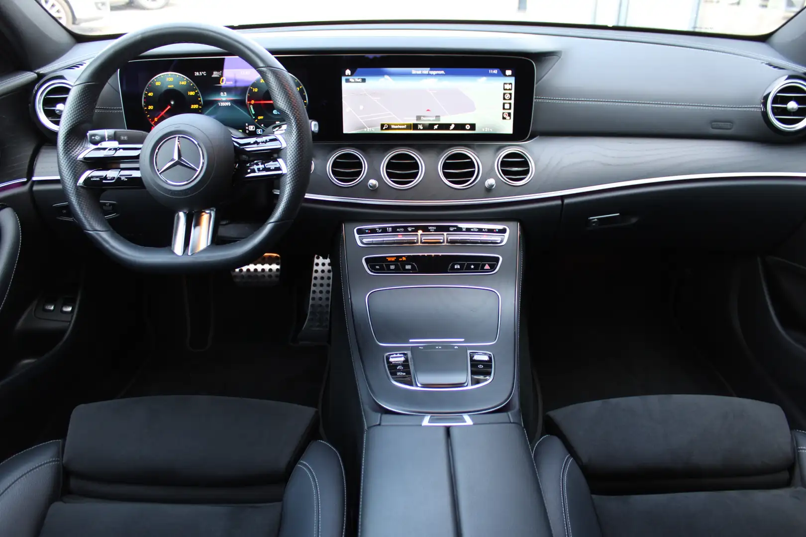 Mercedes-Benz E 300 300e AMG Line DISTRONIC PLUS WIDESCREEN SFEER CARP Blanc - 2