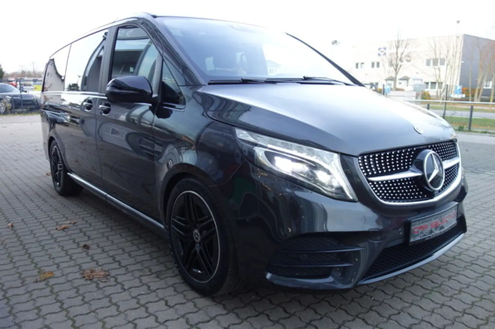 Mercedes-Benz V 300 d 4Mat AMG Lang PANO/ACC/3xeTÜR/MBUX/AHK Grijs - 2