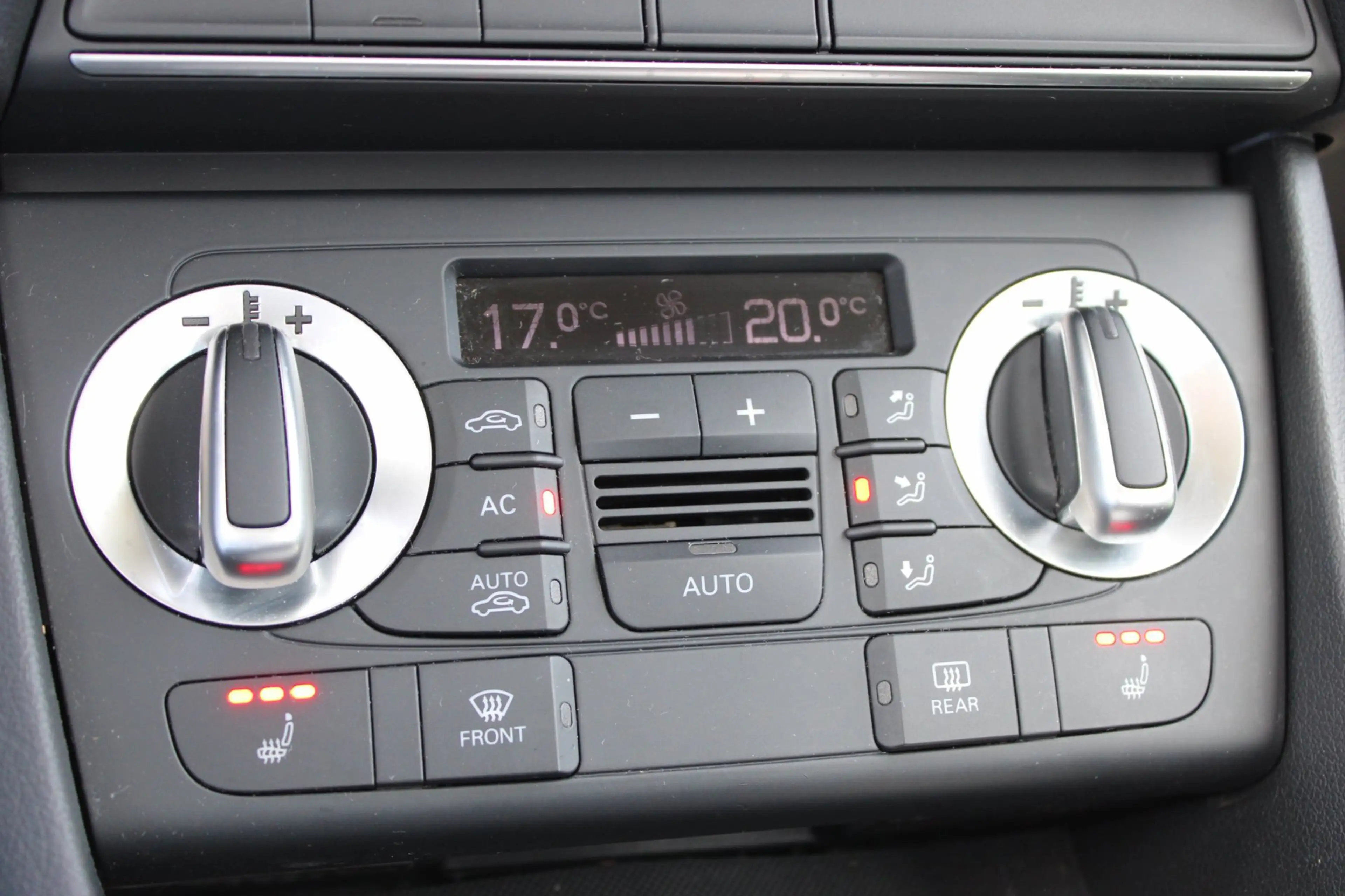 Audi Q3 2.0 TFSI Quattro ProLine Trekhaak Clima Navi LED — photo 6